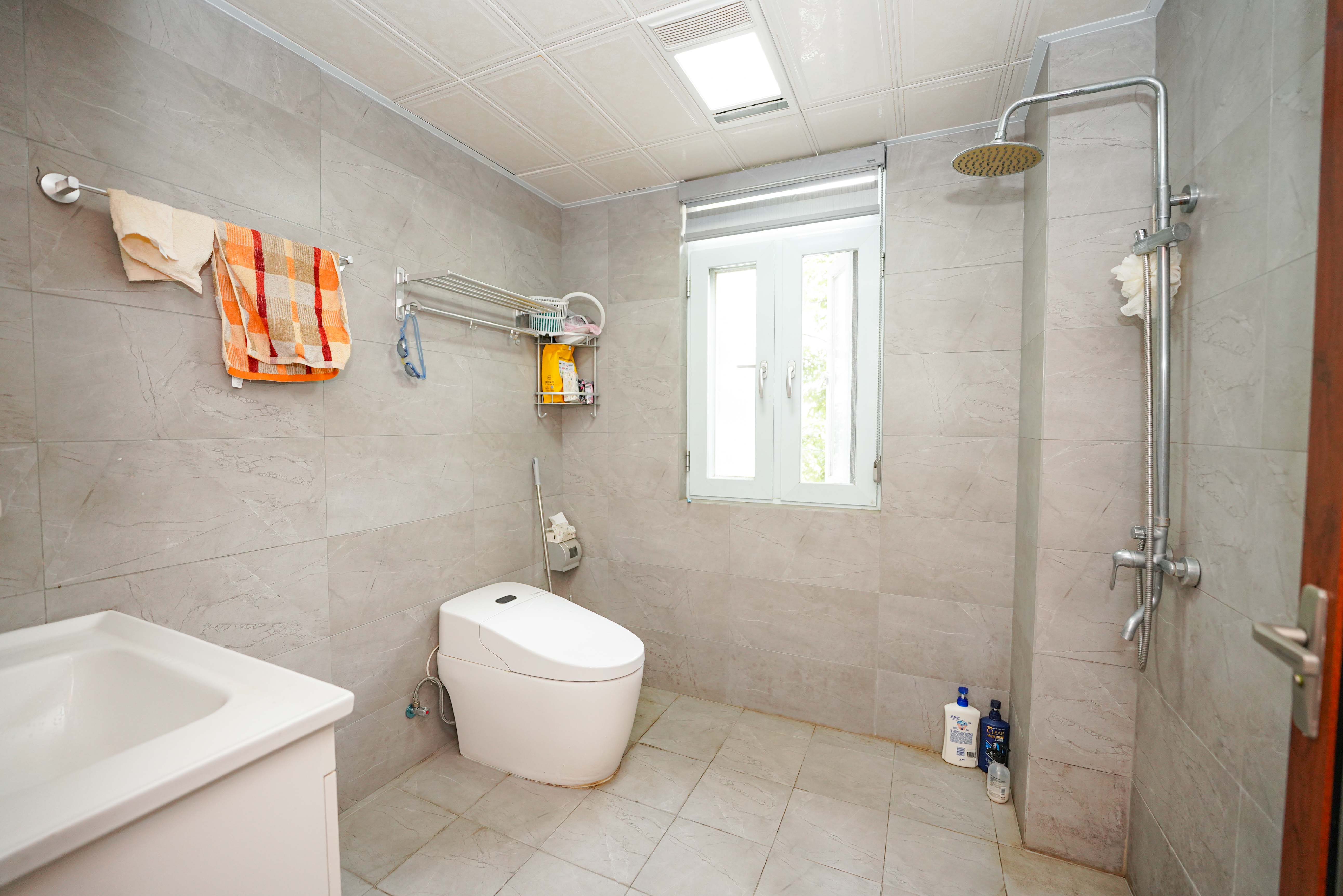 嘉华城(一期) 5室2厅2卫 208.00万 嘉华城(一期) 5室2厅2卫 208.00万卫生间