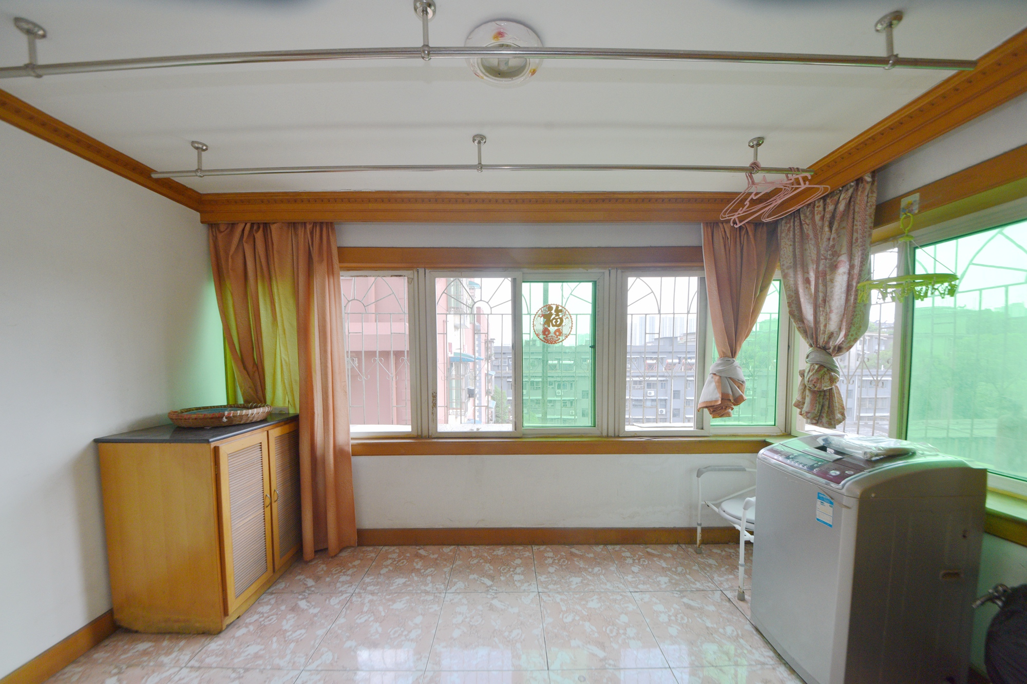 建丰公寓（长沙卷烟厂宿舍）  4室3厅2卫   98.00万阳台
