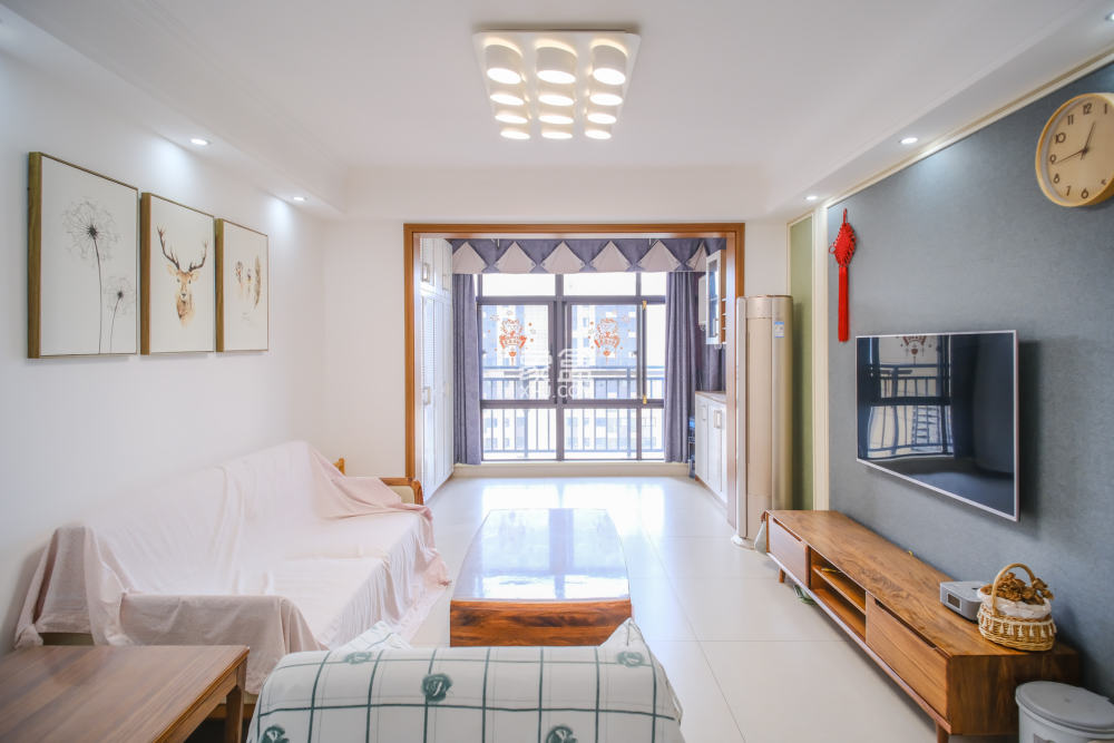 保利香槟国际 3室2厅2卫 111.8万