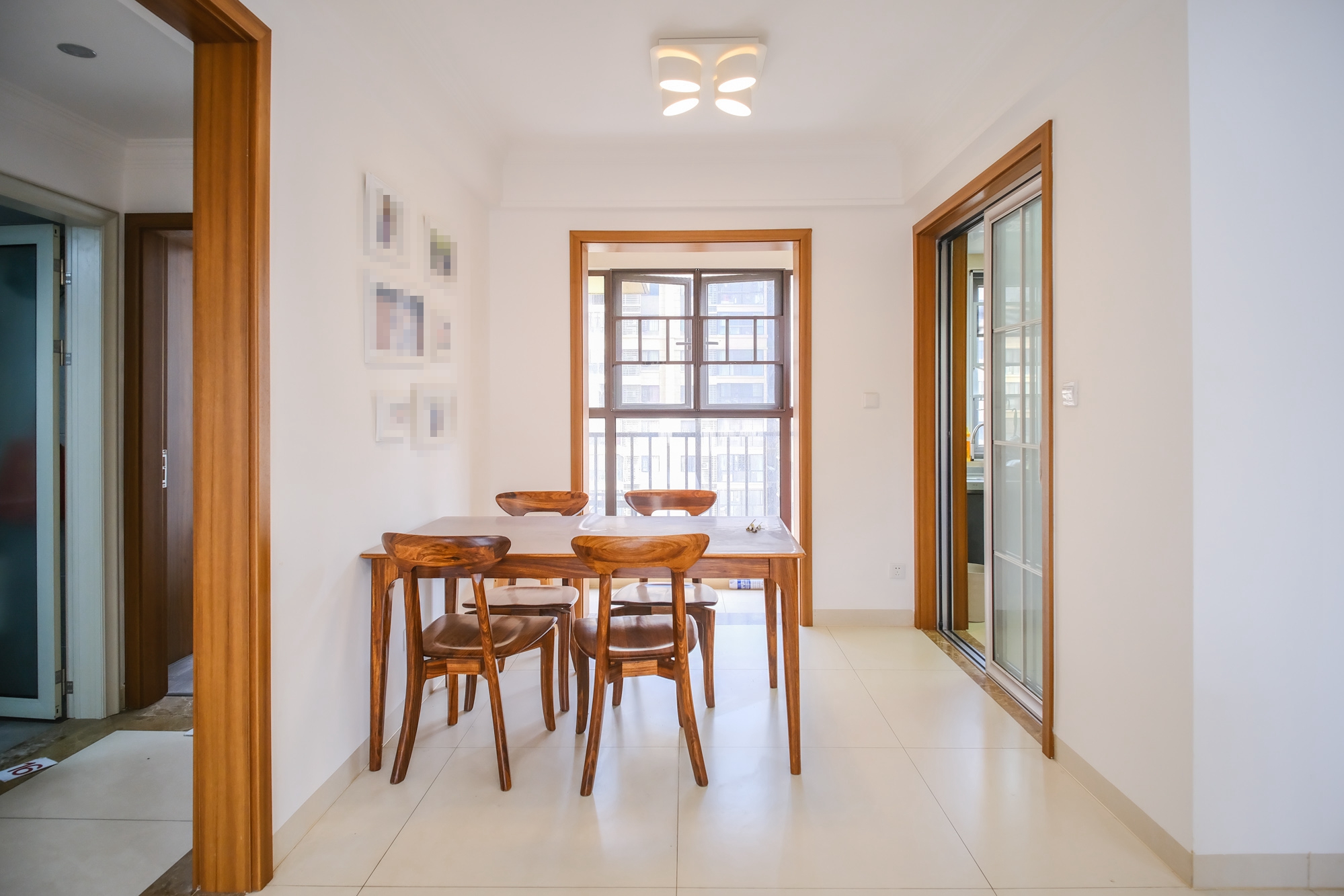 保利香槟国际  3室2厅2卫    111.8万客厅