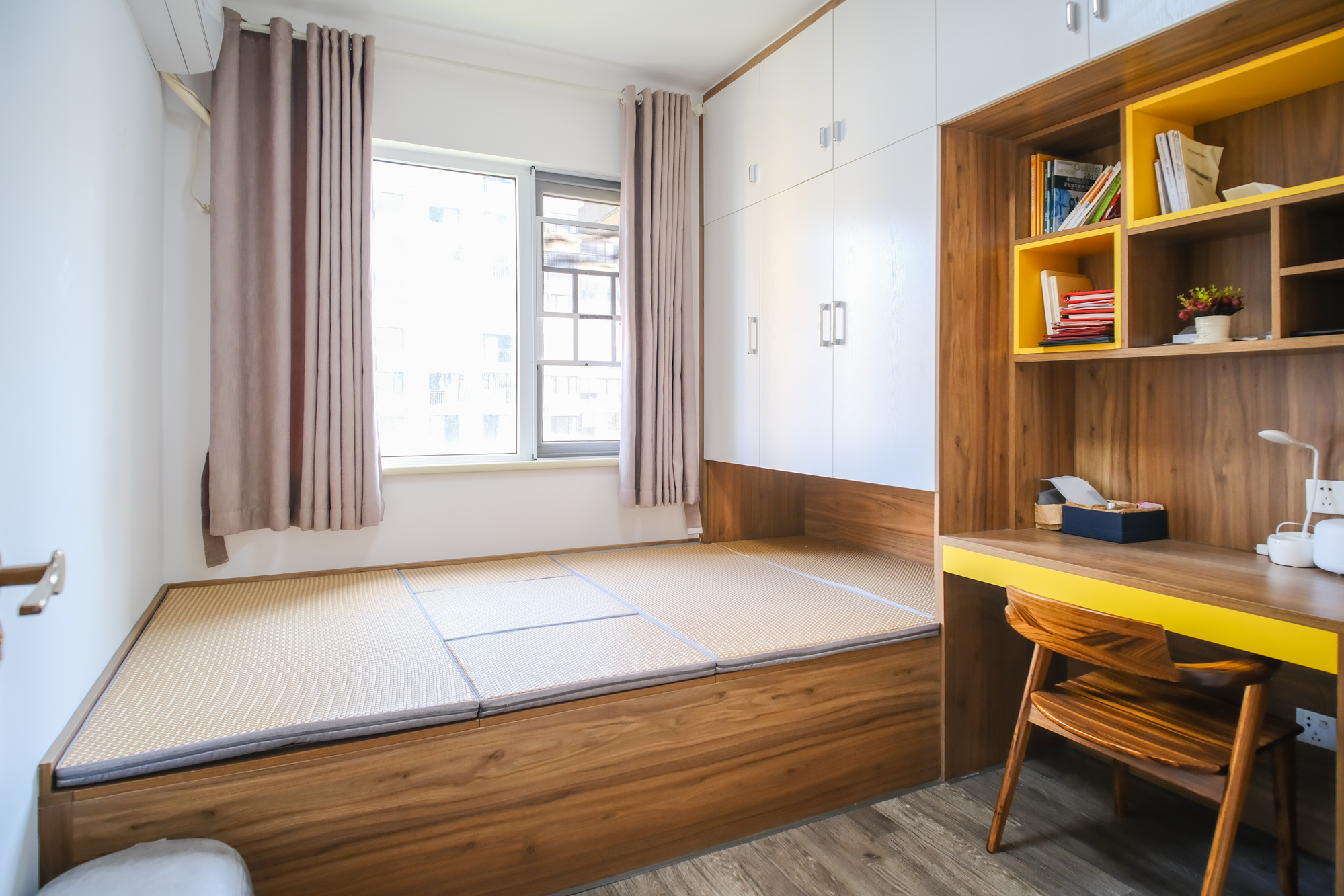 保利香槟国际  3室2厅2卫    111.8万卧室