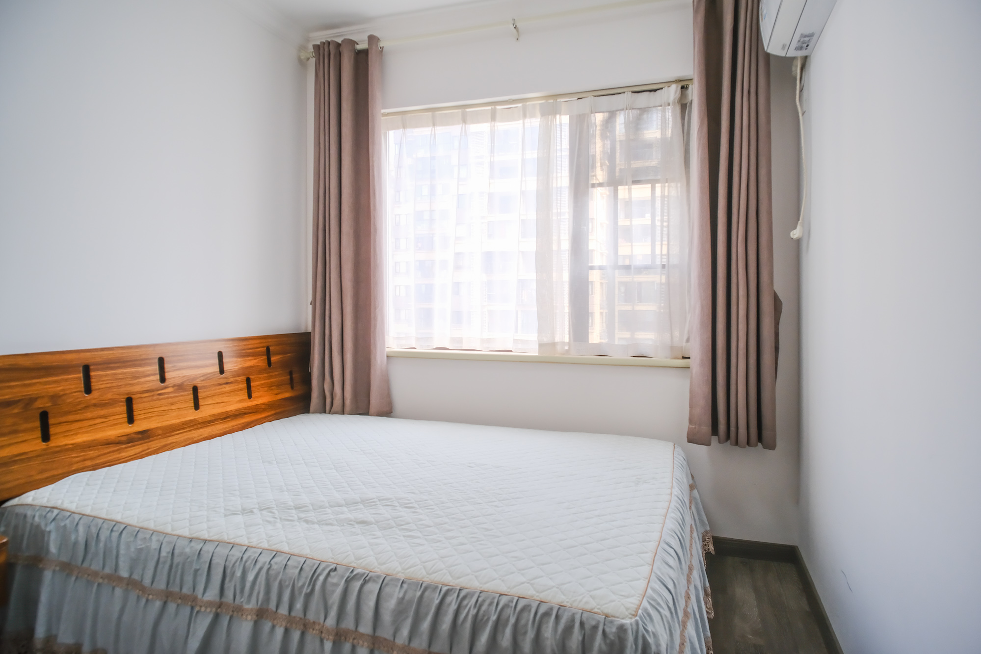 保利香槟国际  3室2厅2卫    111.8万卧室