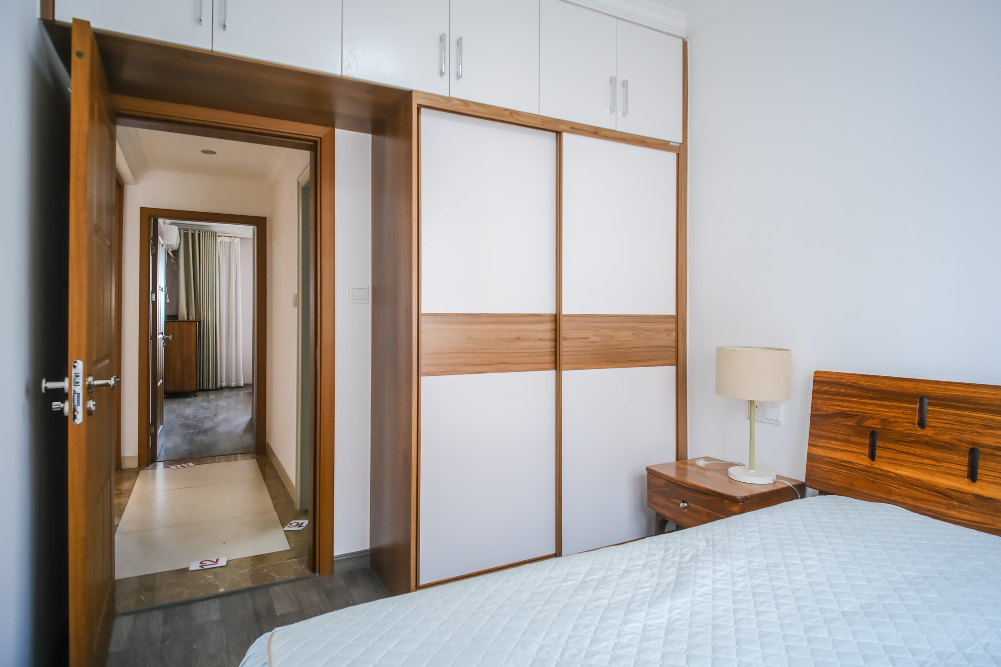 保利香槟国际  3室2厅2卫    111.8万卧室