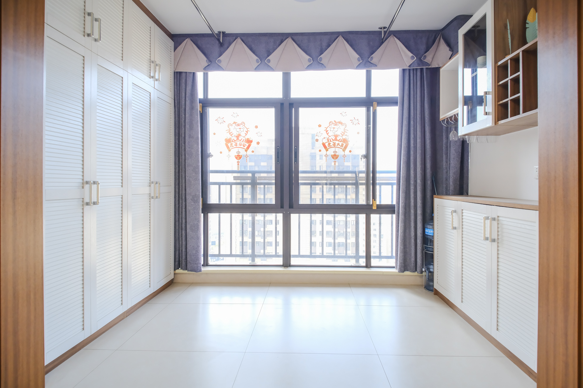 保利香槟国际  3室2厅2卫    111.8万阳台