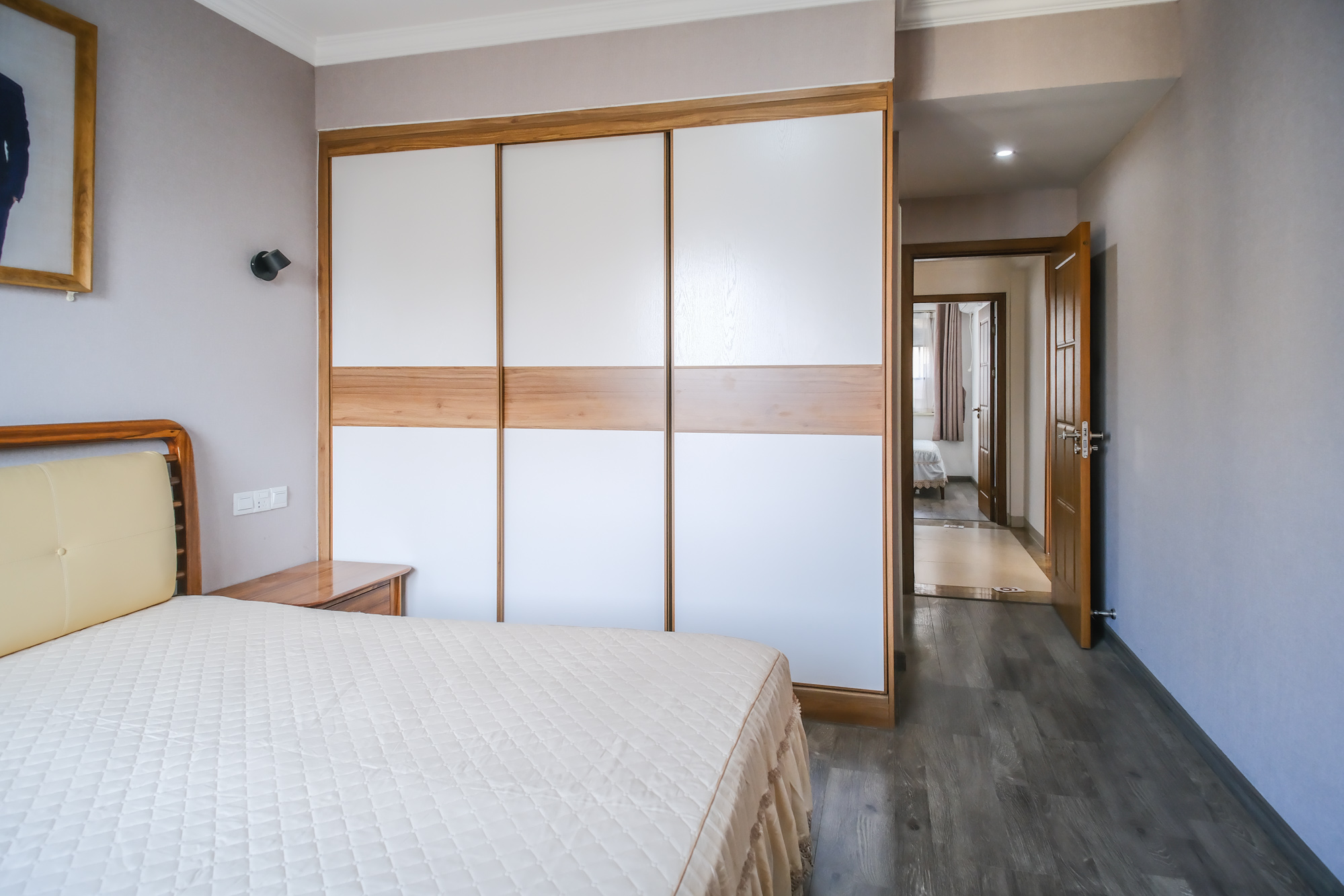 保利香槟国际  3室2厅2卫    111.8万卧室