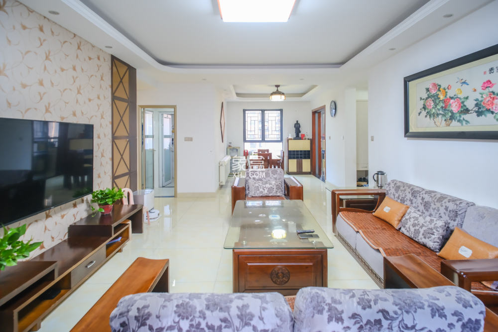 三一街区 5室2厅1厨2卫 152.00万