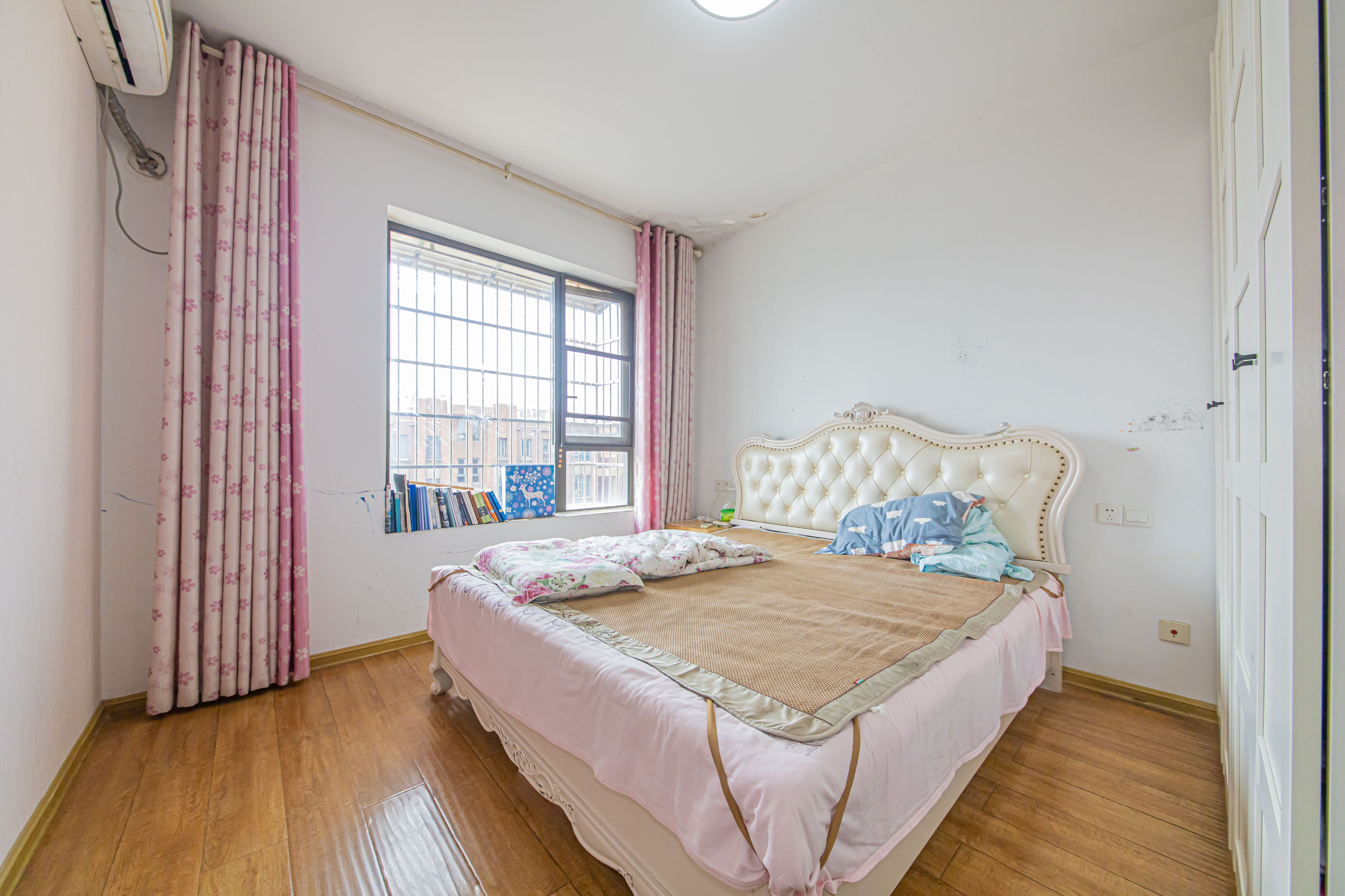 绿地公馆（绿地名邸）  3室2厅2卫    102.0万卧室