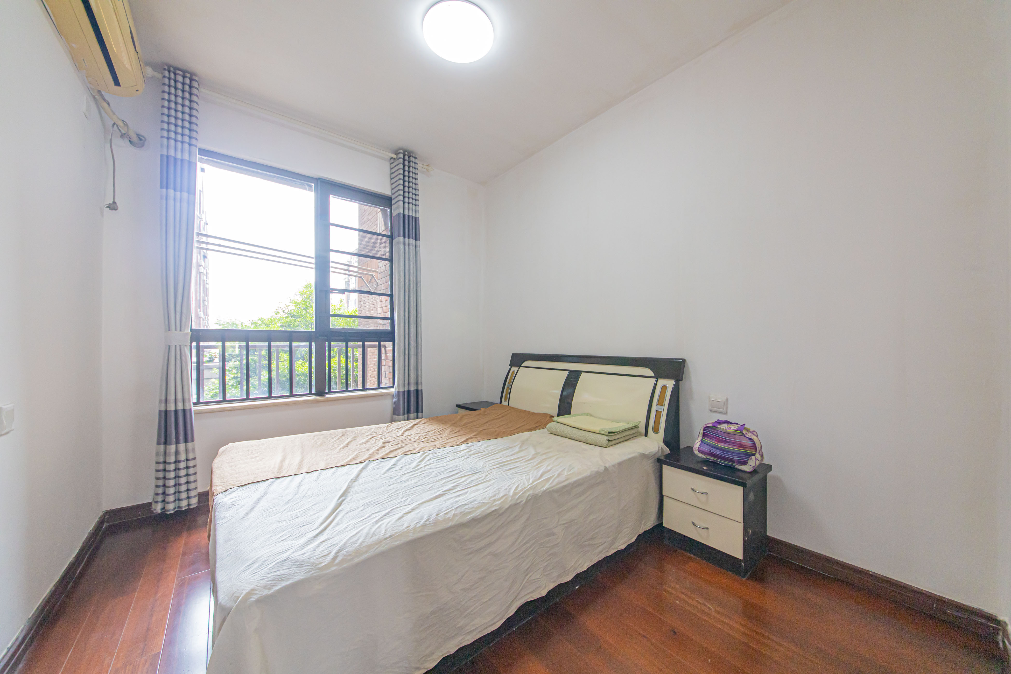 绿地公馆(绿地名邸)  2室2厅1卫    97.0万 绿地公馆(绿地名邸)  2室2厅1卫    97.0万卧室