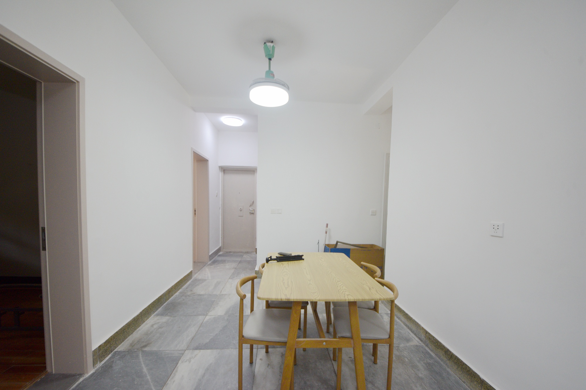 湘农桥社区  3室2厅2卫   136.00万客厅