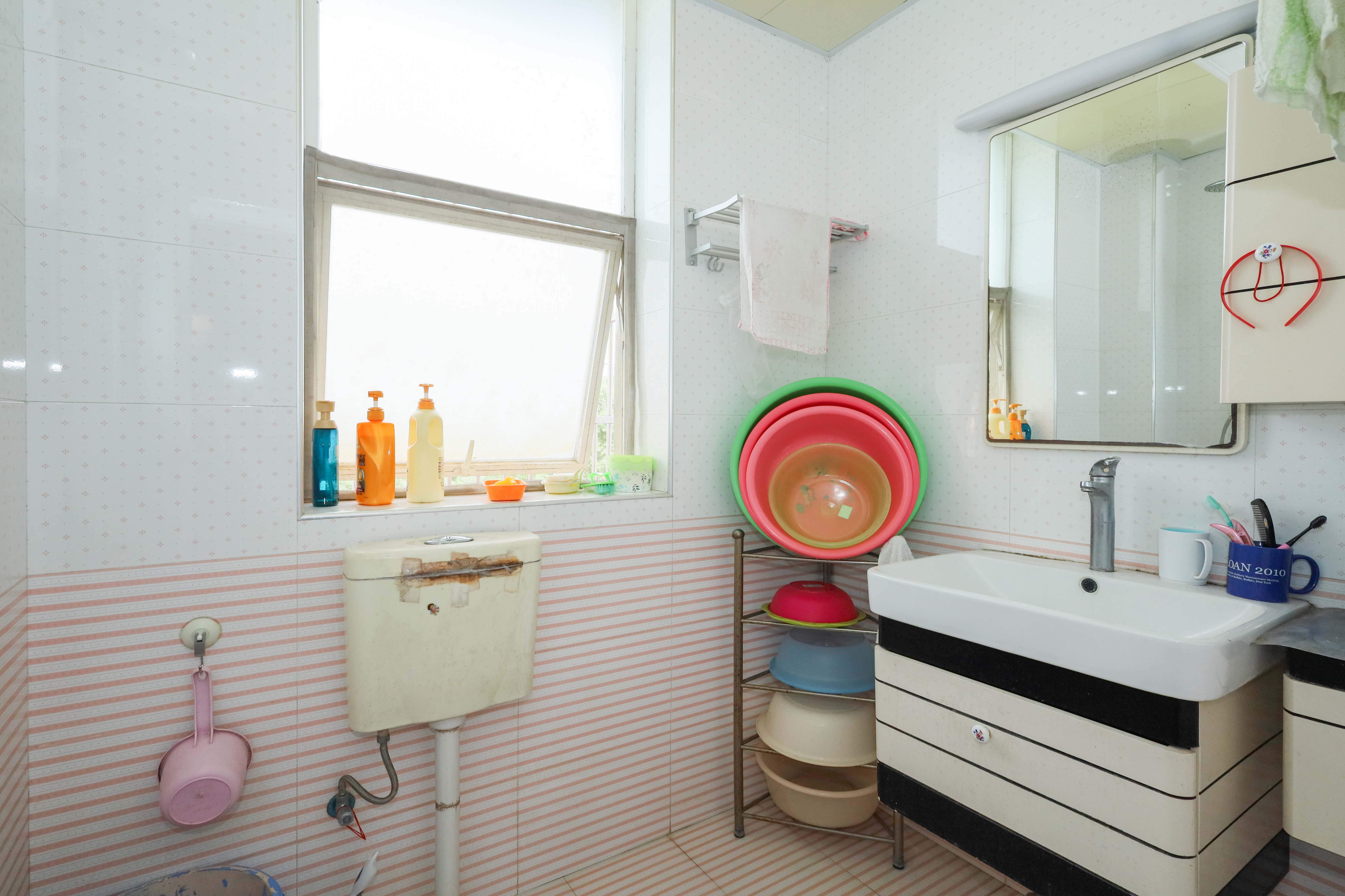 山水英伦 3室2厅2卫 68.0万 山水英伦 3室2厅2卫 68.0万卫生间