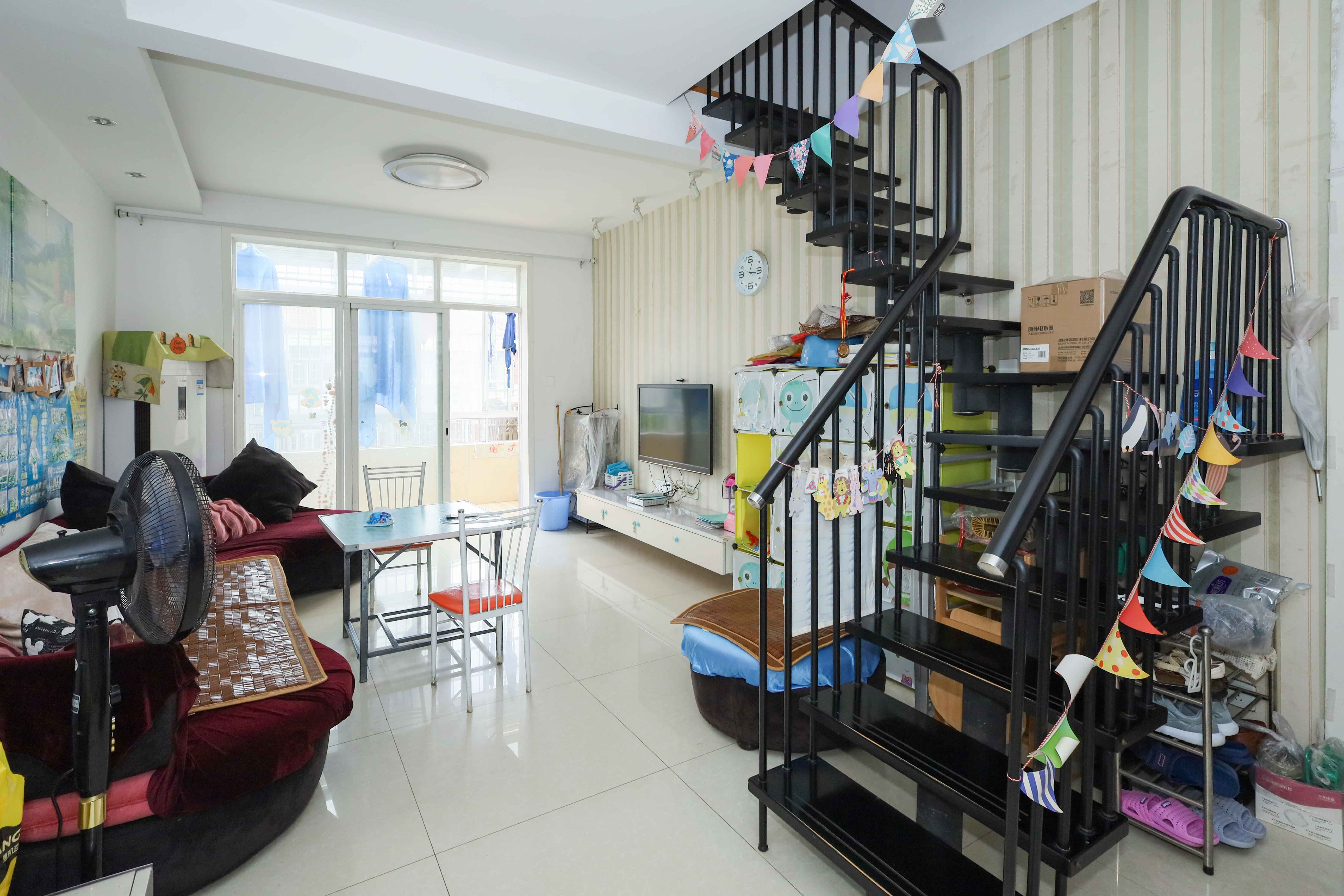 山水英伦 3室2厅2卫 68.0万 山水英伦 3室2厅2卫 68.0万客厅