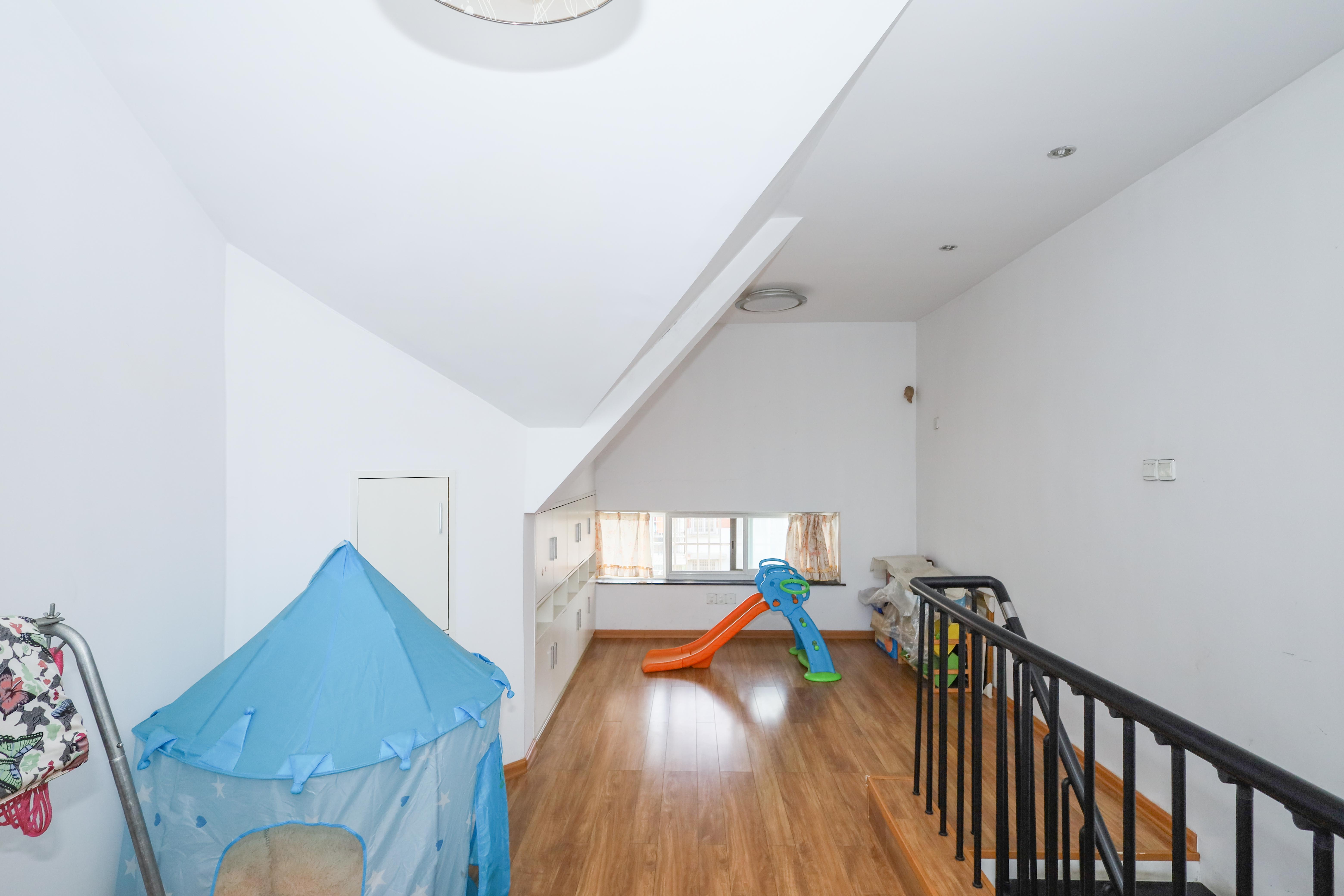 山水英伦 3室2厅2卫 68.0万 山水英伦 3室2厅2卫 68.0万其他