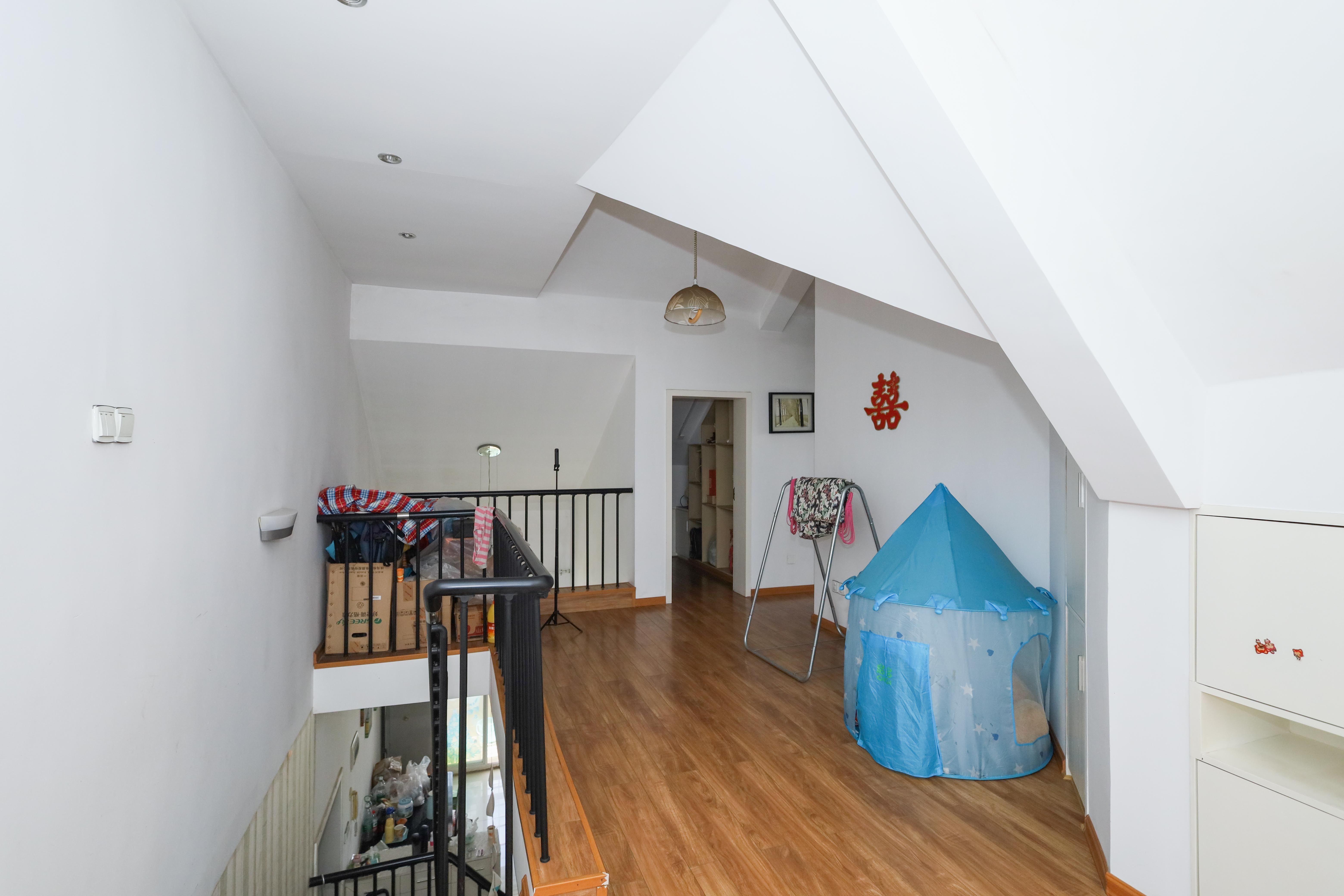 山水英伦 3室2厅2卫 68.0万 山水英伦 3室2厅2卫 68.0万其他