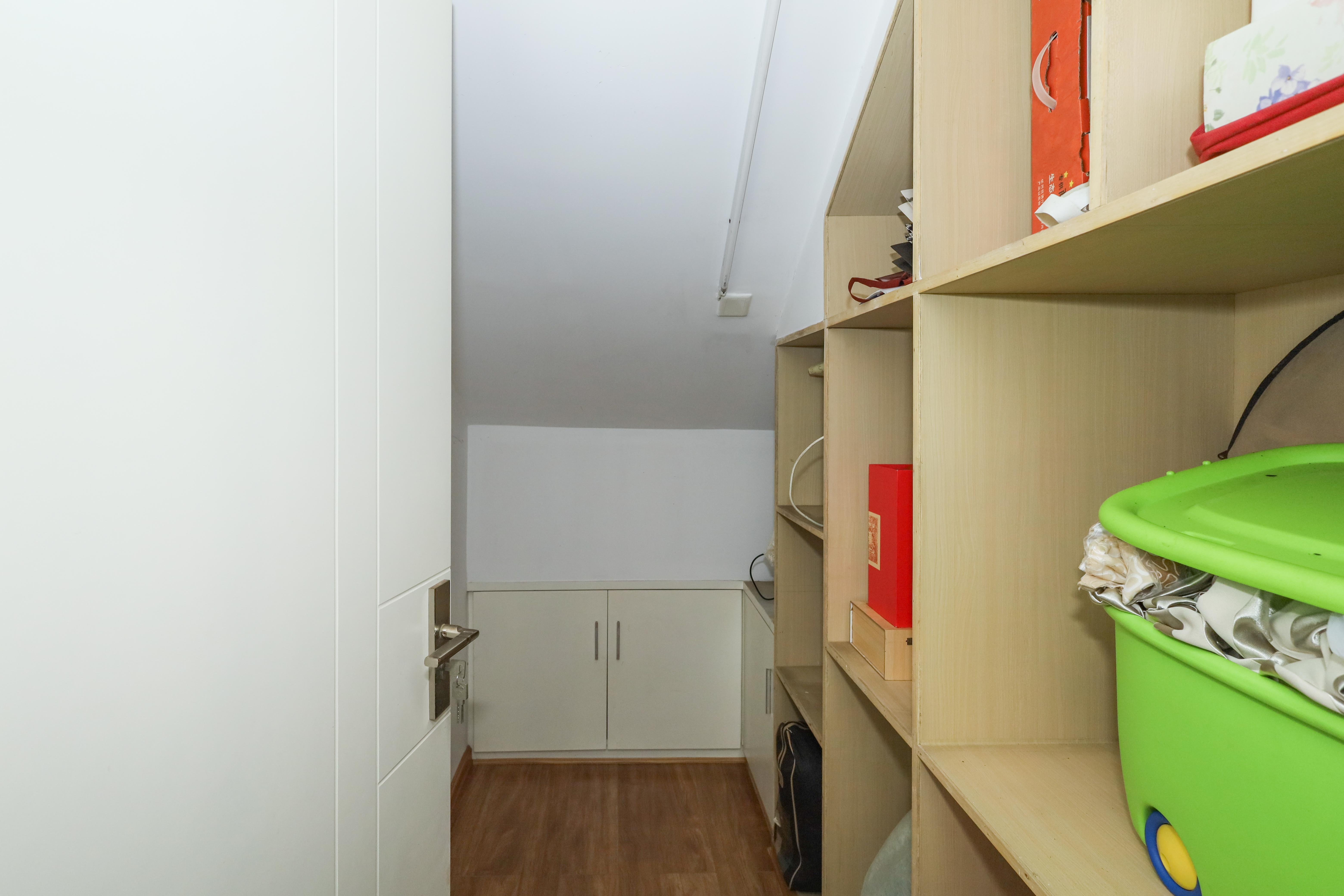 山水英伦 3室2厅2卫 68.0万 山水英伦 3室2厅2卫 68.0万卧室