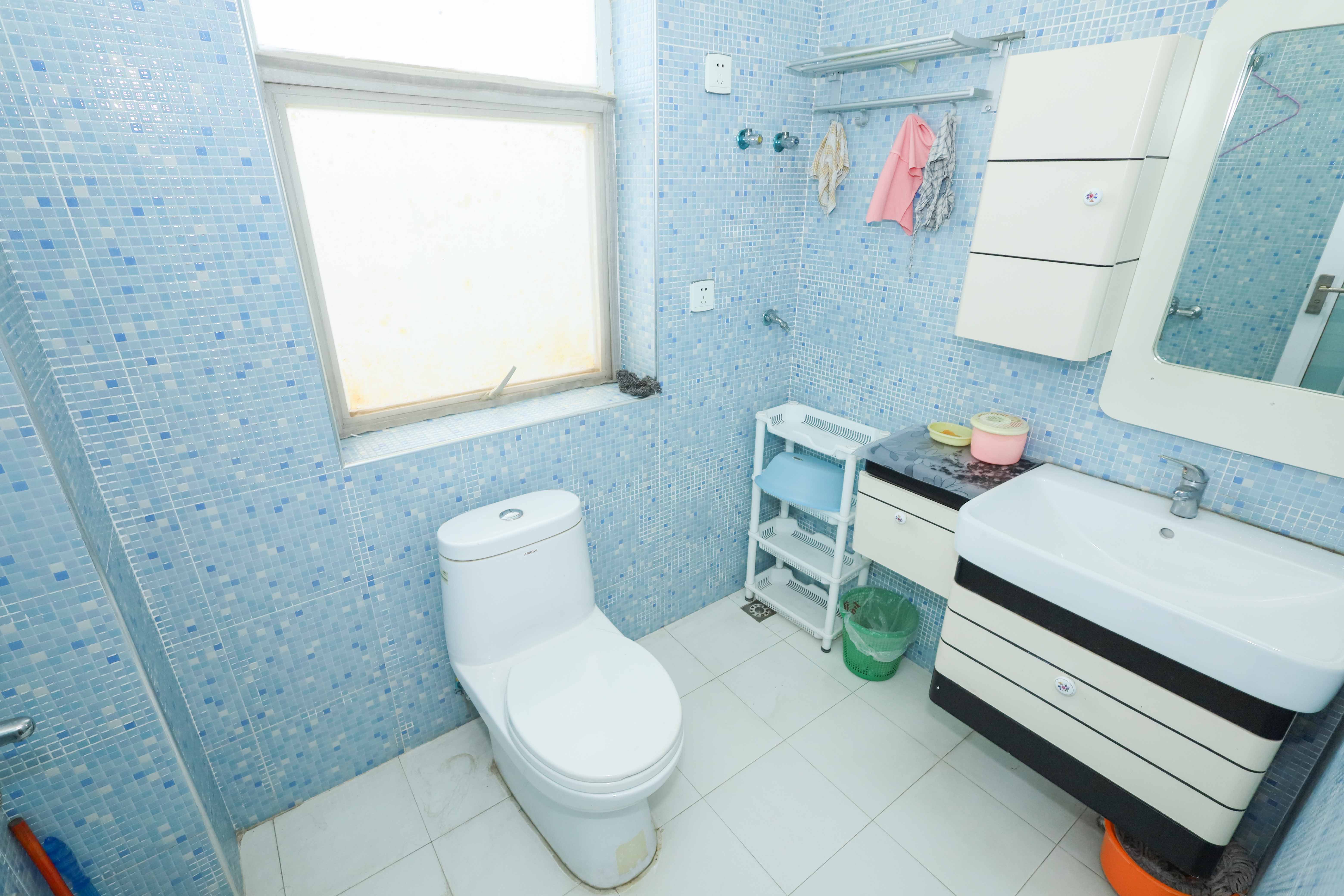 山水英伦 3室2厅2卫 68.0万 山水英伦 3室2厅2卫 68.0万卫生间