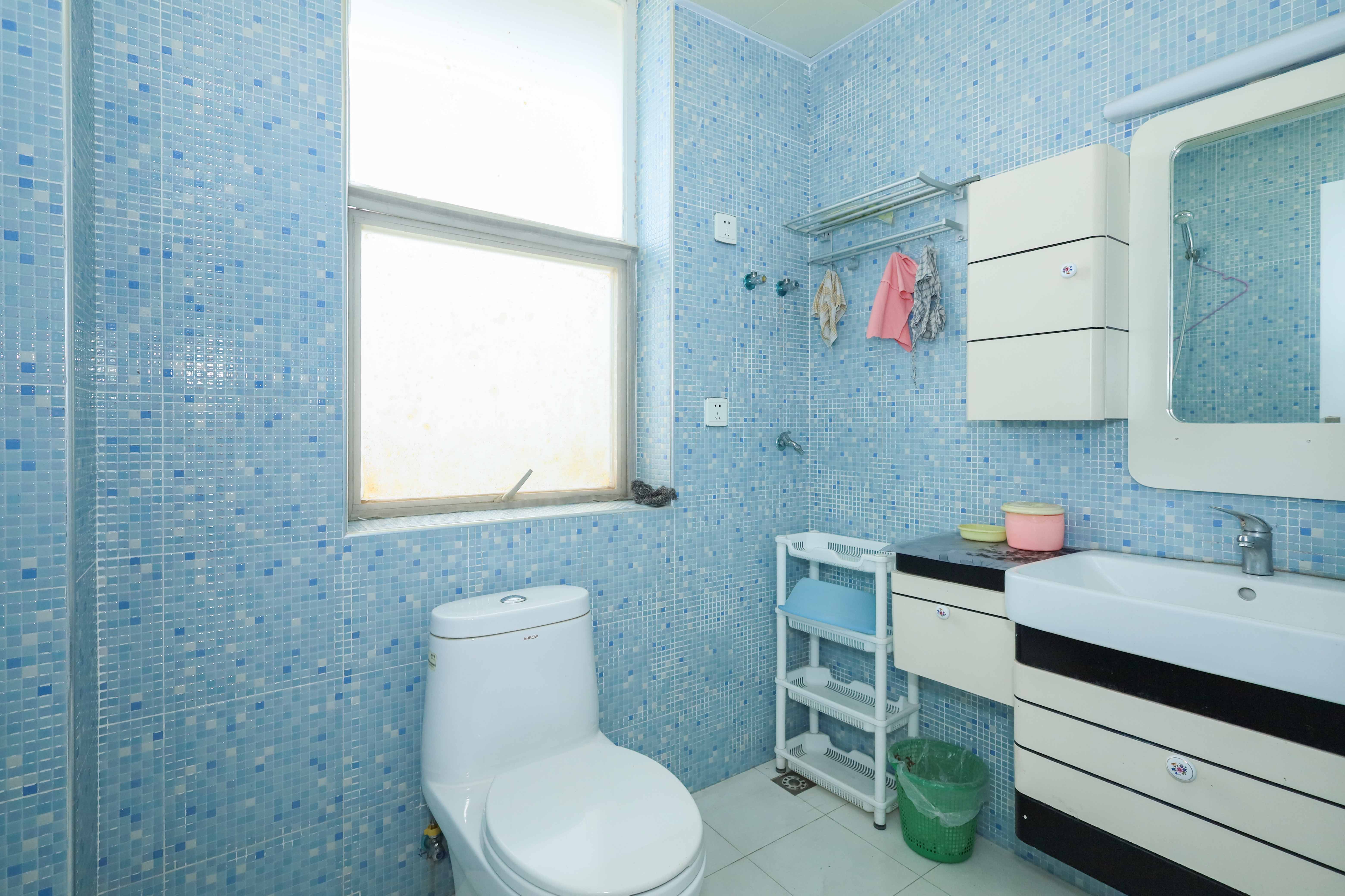 山水英伦 3室2厅2卫 68.0万 山水英伦 3室2厅2卫 68.0万卫生间