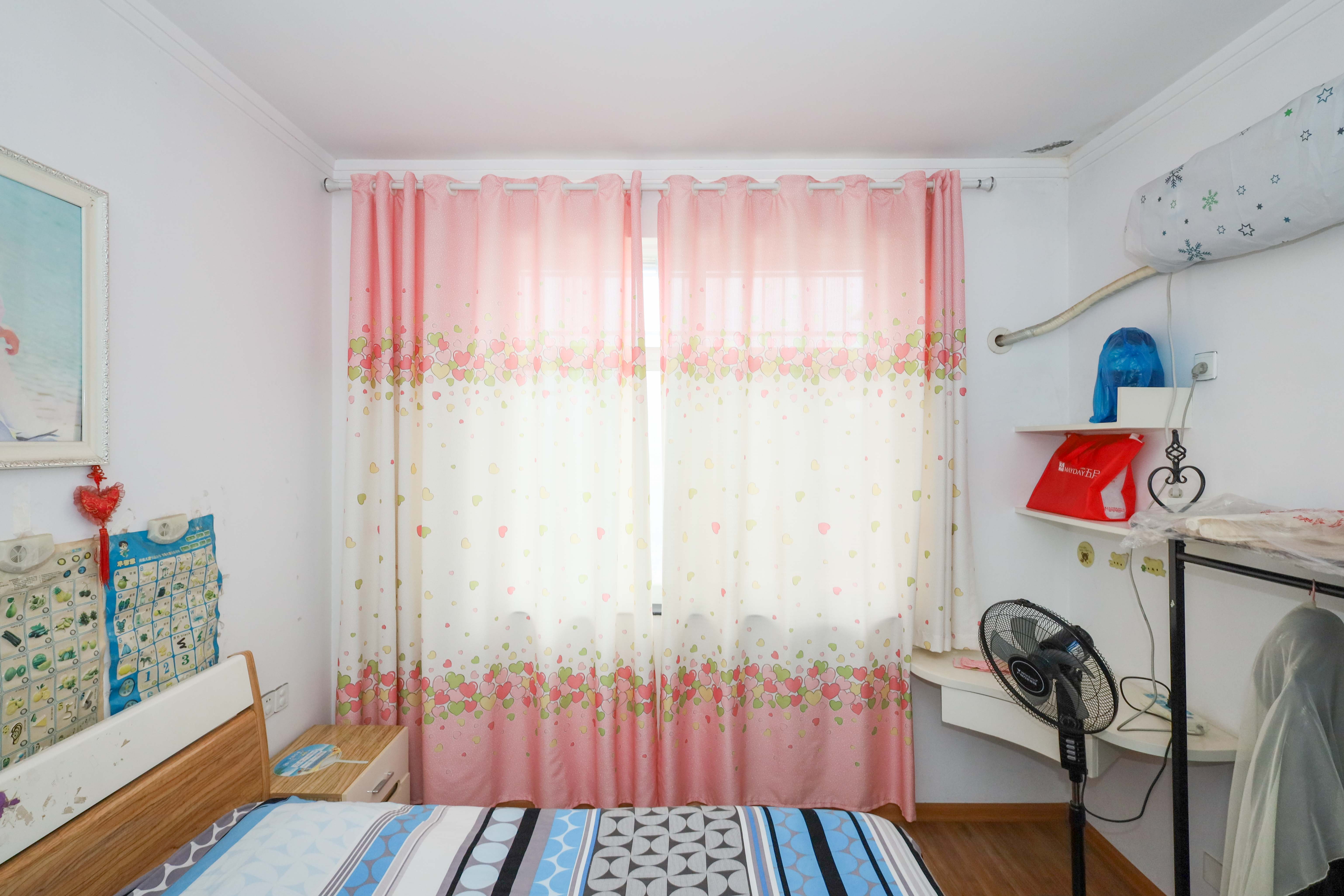 山水英伦 3室2厅2卫 68.0万 山水英伦 3室2厅2卫 68.0万卧室