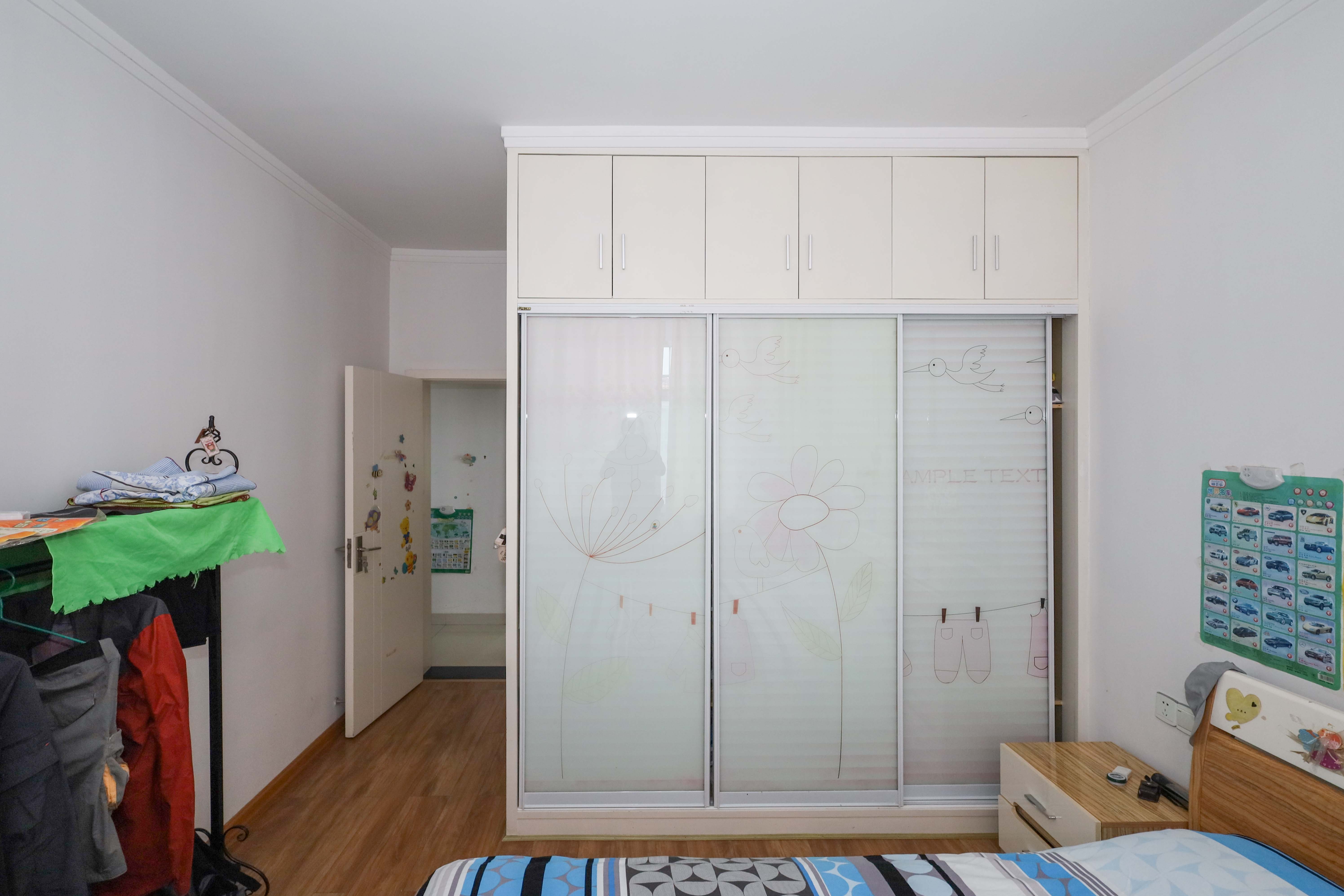 山水英伦 3室2厅2卫 68.0万 山水英伦 3室2厅2卫 68.0万卧室