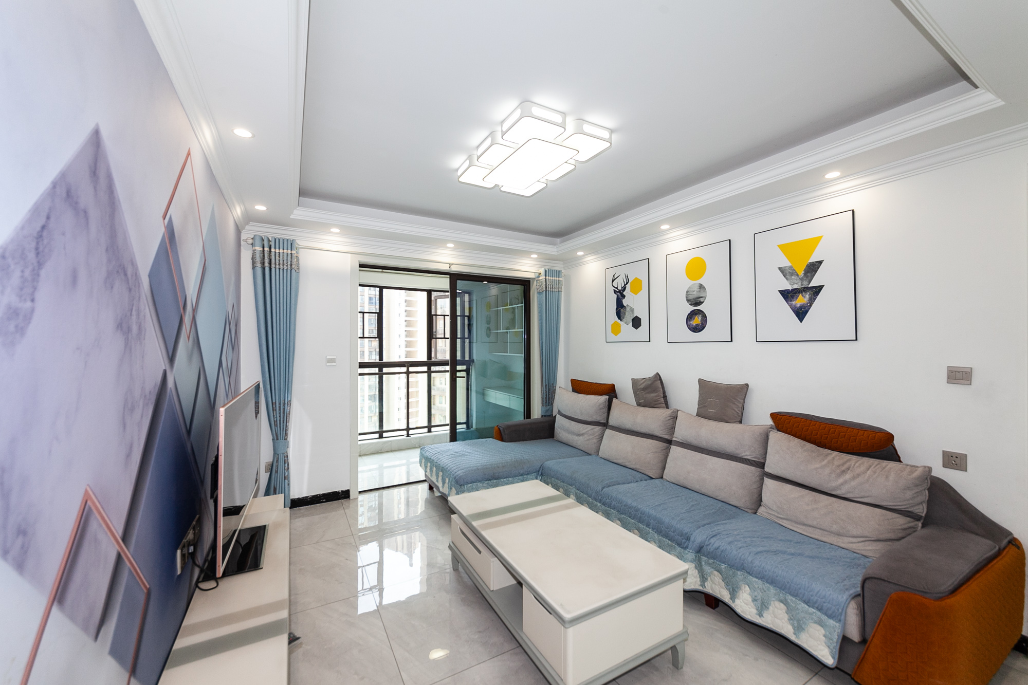 龙湖湘风原著（龙湖湘风星城）  3室2厅1卫    89.8万客厅