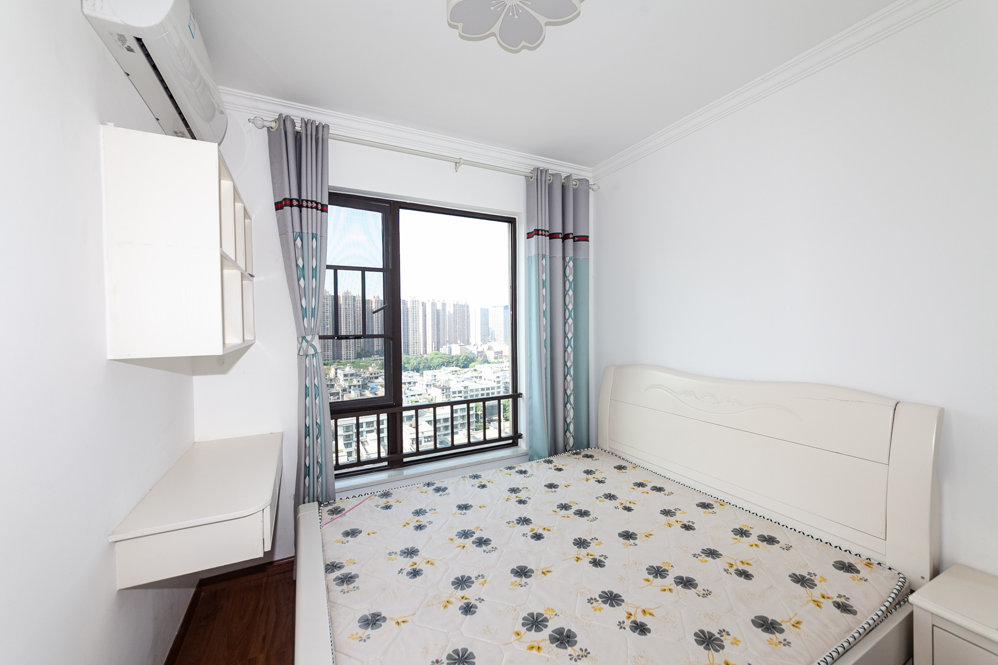 龙湖湘风原著（龙湖湘风星城）  3室2厅1卫    89.8万卧室