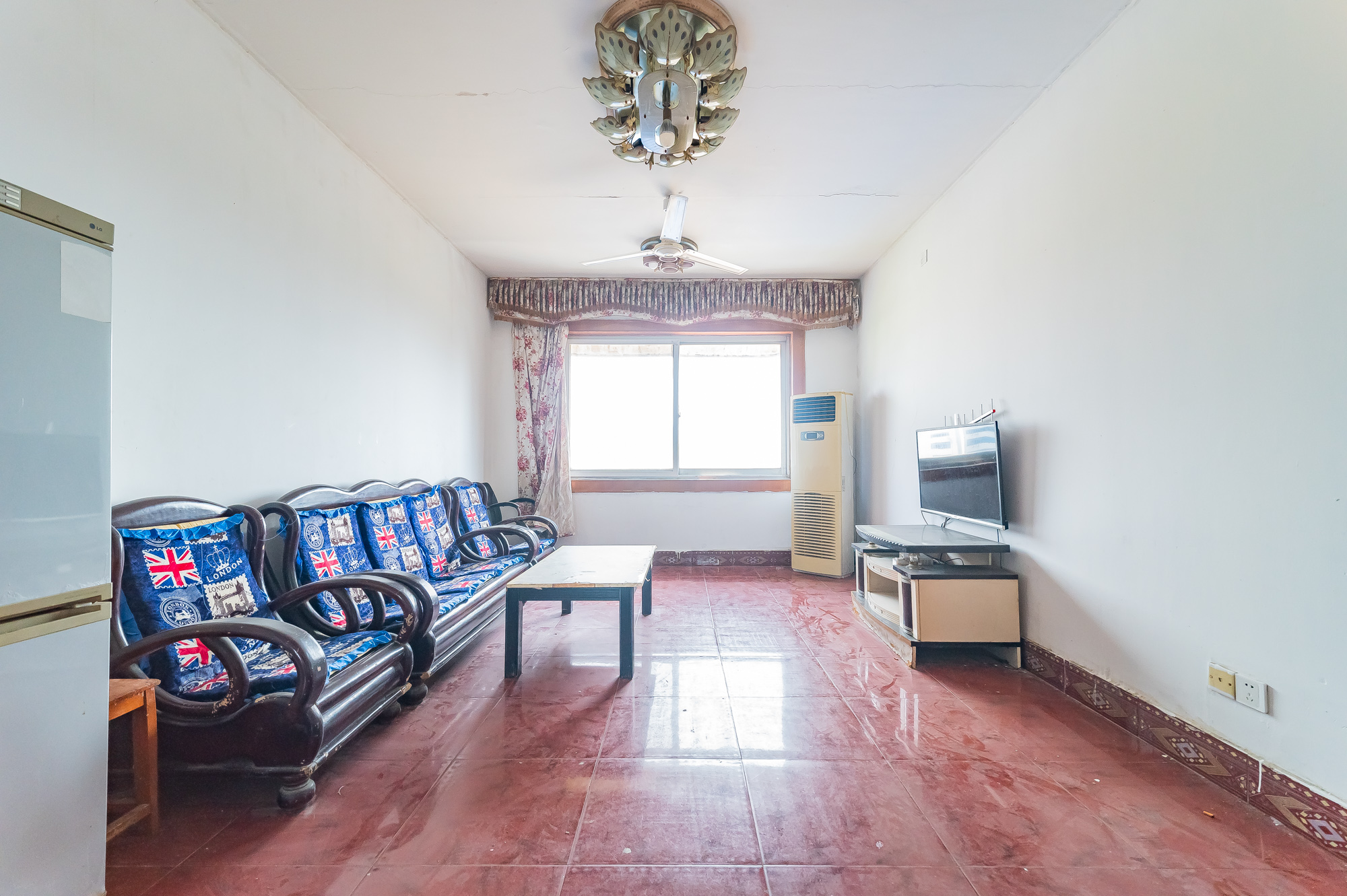 星沙交通局宿舍 3室2厅1卫 32.00万 星沙交通局宿舍 3室2厅1卫 32.00万客厅