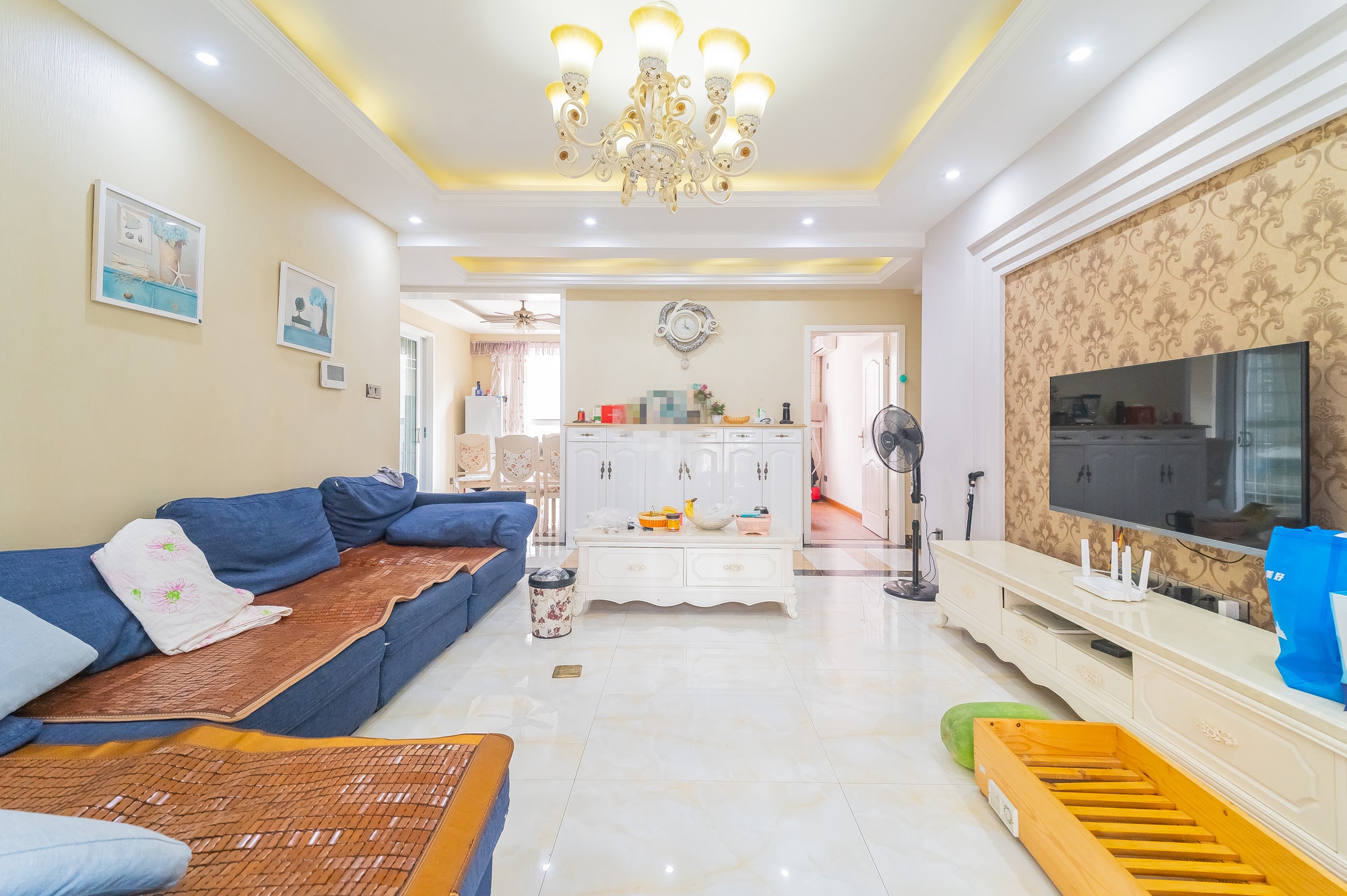 泊林晶城 3室2厅2卫 87.0万 泊林晶城 3室2厅2卫 87.0万客厅