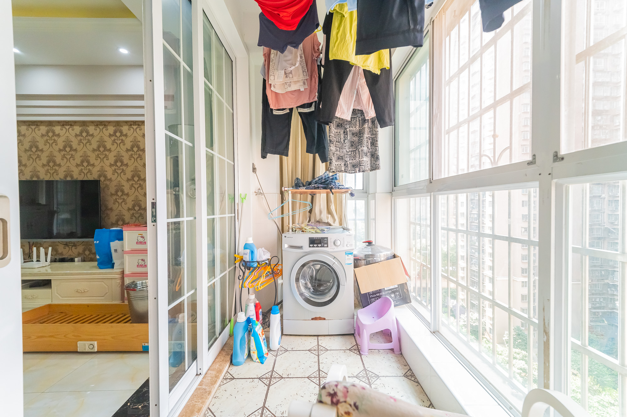 泊林晶城 3室2厅2卫 87.0万 泊林晶城 3室2厅2卫 87.0万阳台