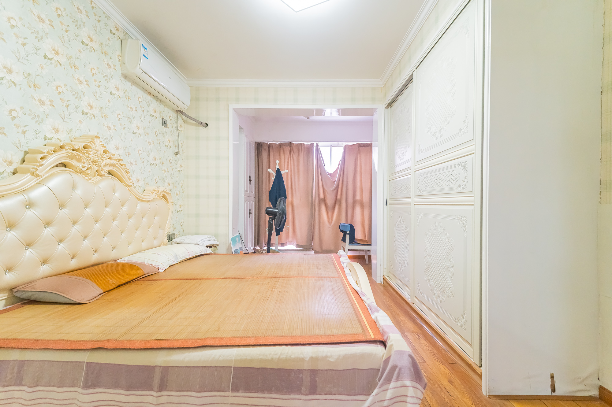 泊林晶城 3室2厅2卫 87.0万 泊林晶城 3室2厅2卫 87.0万卧室