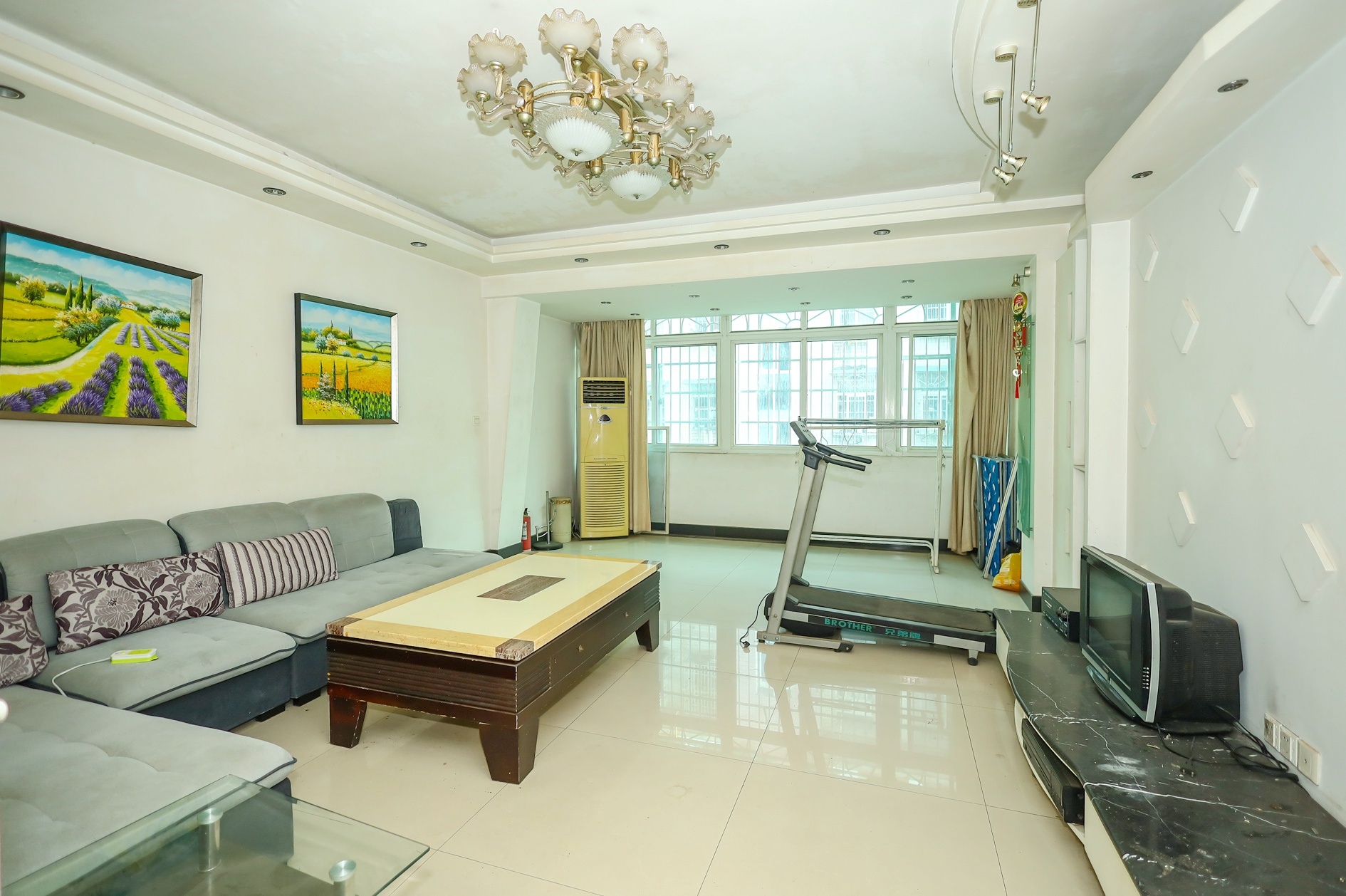 圆梦家园  4室2厅2卫    65.0万 圆梦家园  4室2厅2卫    65.0万客厅