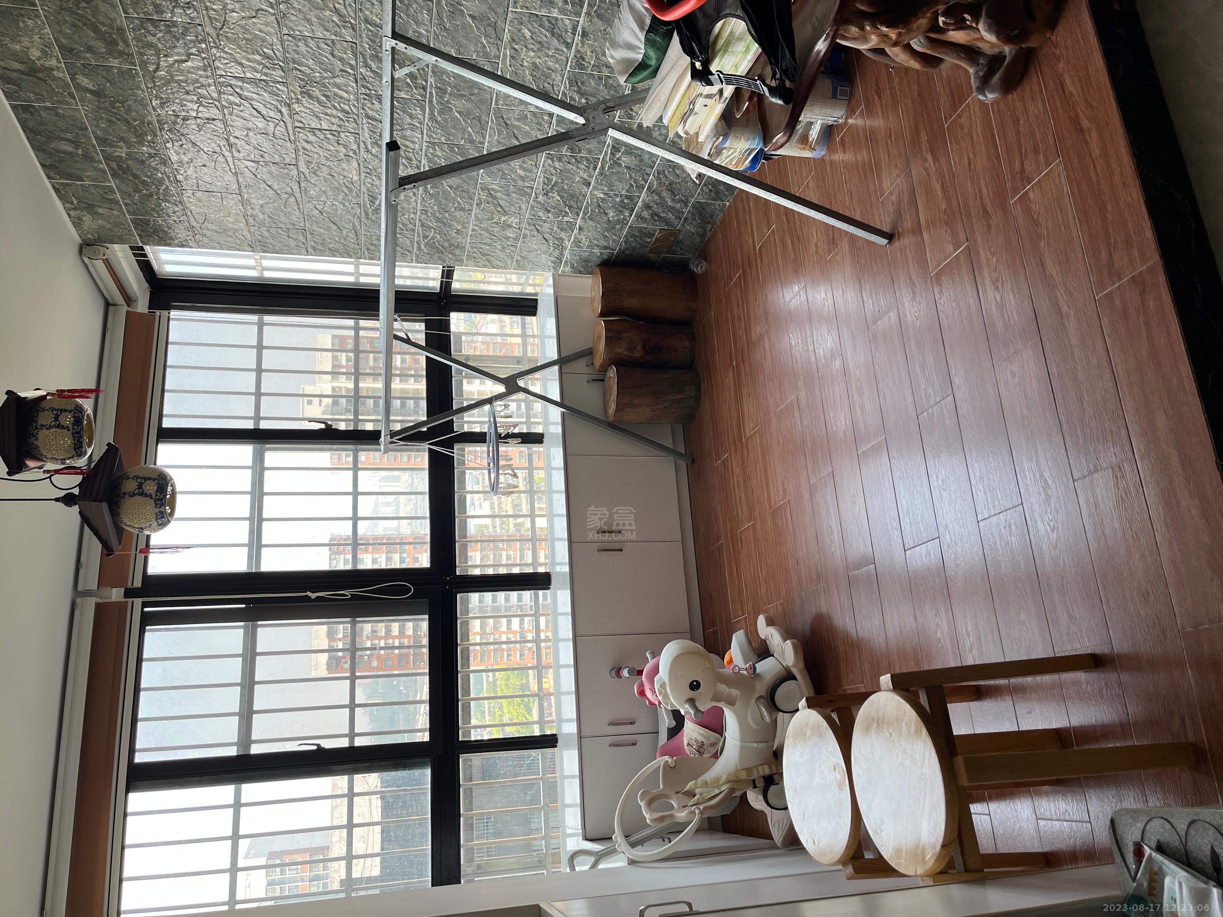 莱茵小镇  3室2厅2卫   2000.00元/月室内图