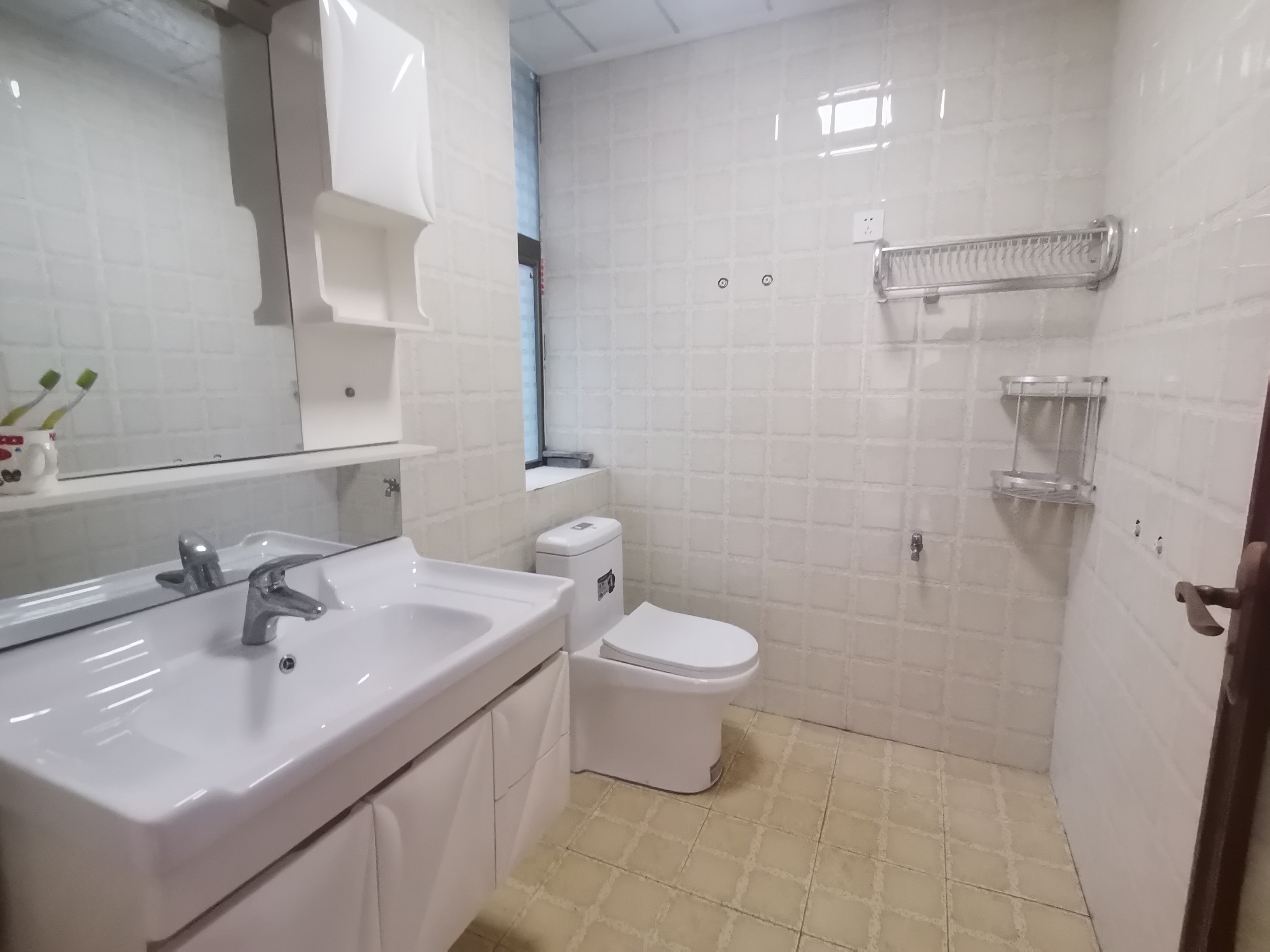 君怡家园 3室2厅2卫 72.80万 君怡家园 3室2厅2卫 72.80万客厅