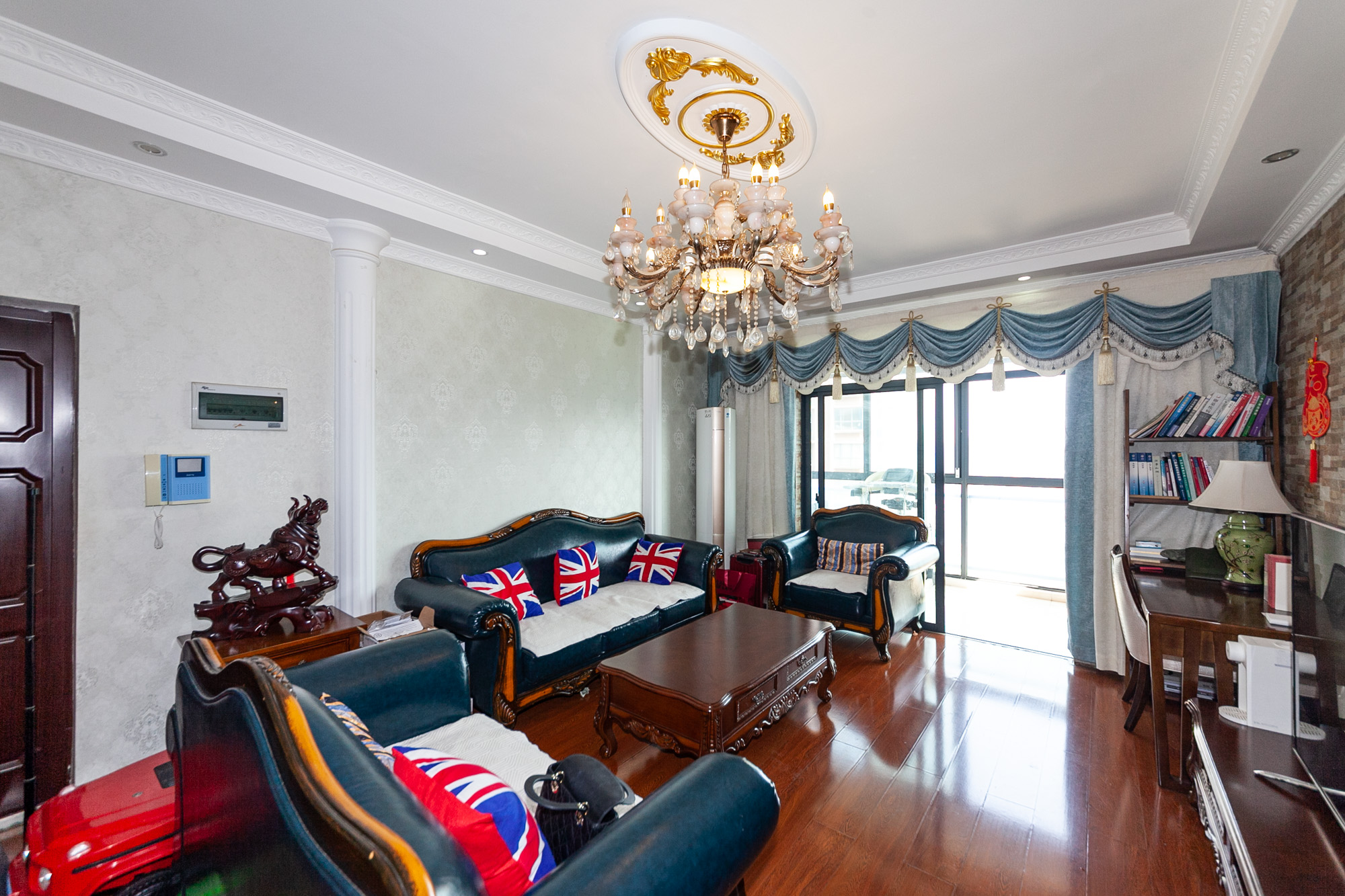 珠江东方明珠(新地东方明珠)一二期 3室2厅2卫 134.0万 珠江东方明珠(新地东方明珠)一二期 3室2厅2卫 134.0万客厅