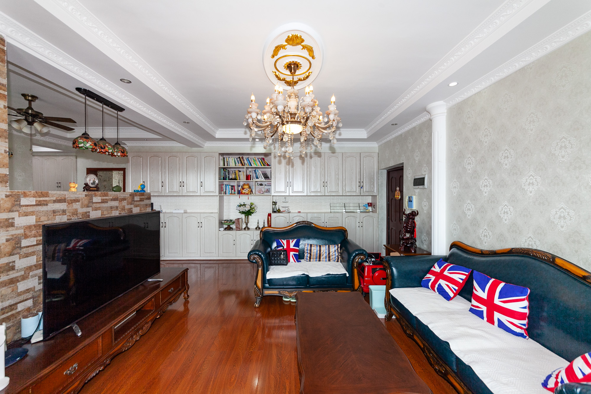 珠江东方明珠(新地东方明珠)一二期 3室2厅2卫 134.0万 珠江东方明珠(新地东方明珠)一二期 3室2厅2卫 134.0万客厅