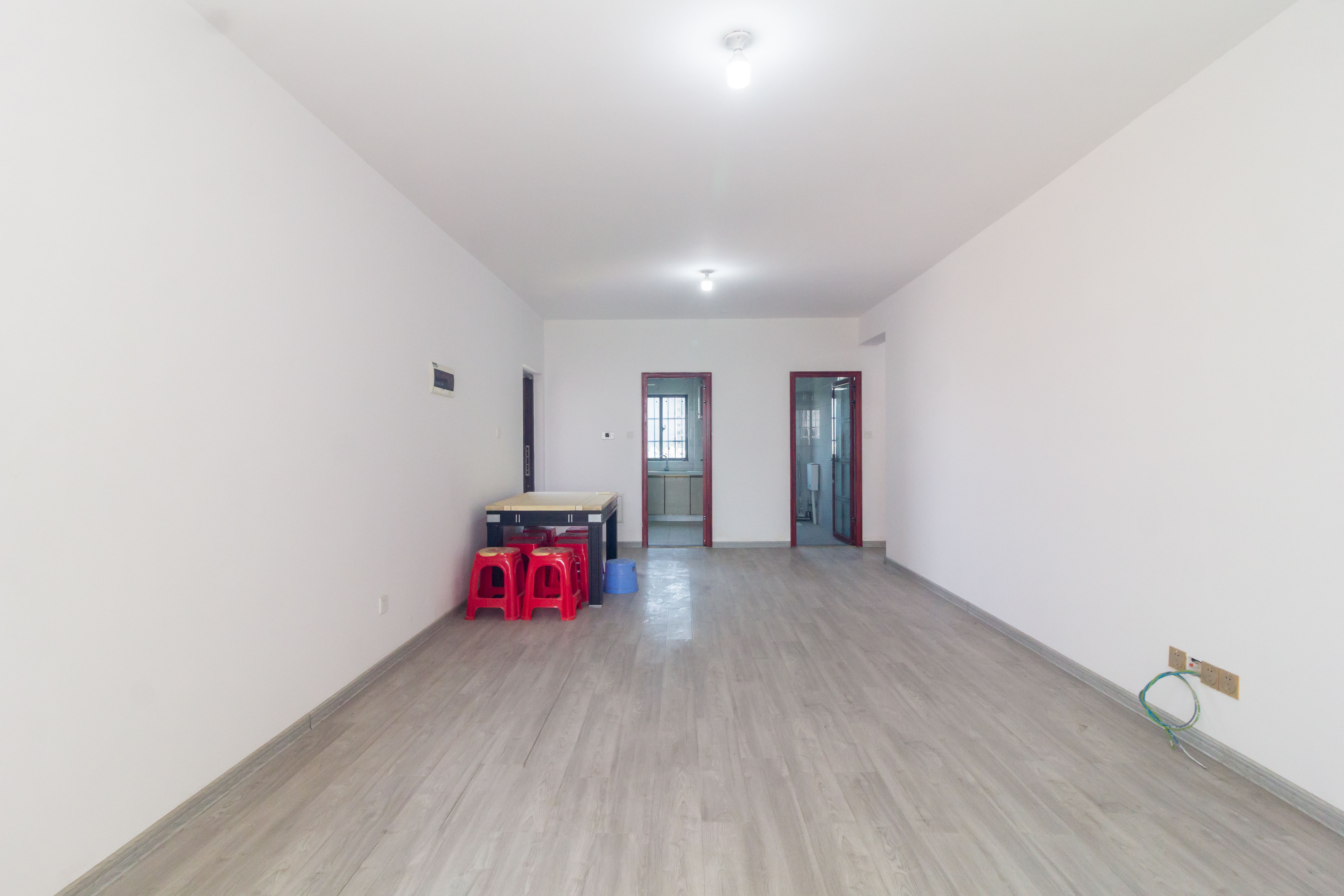 辉宏橄榄城 4室2厅2卫 85.0万 辉宏橄榄城 4室2厅2卫 85.0万客厅