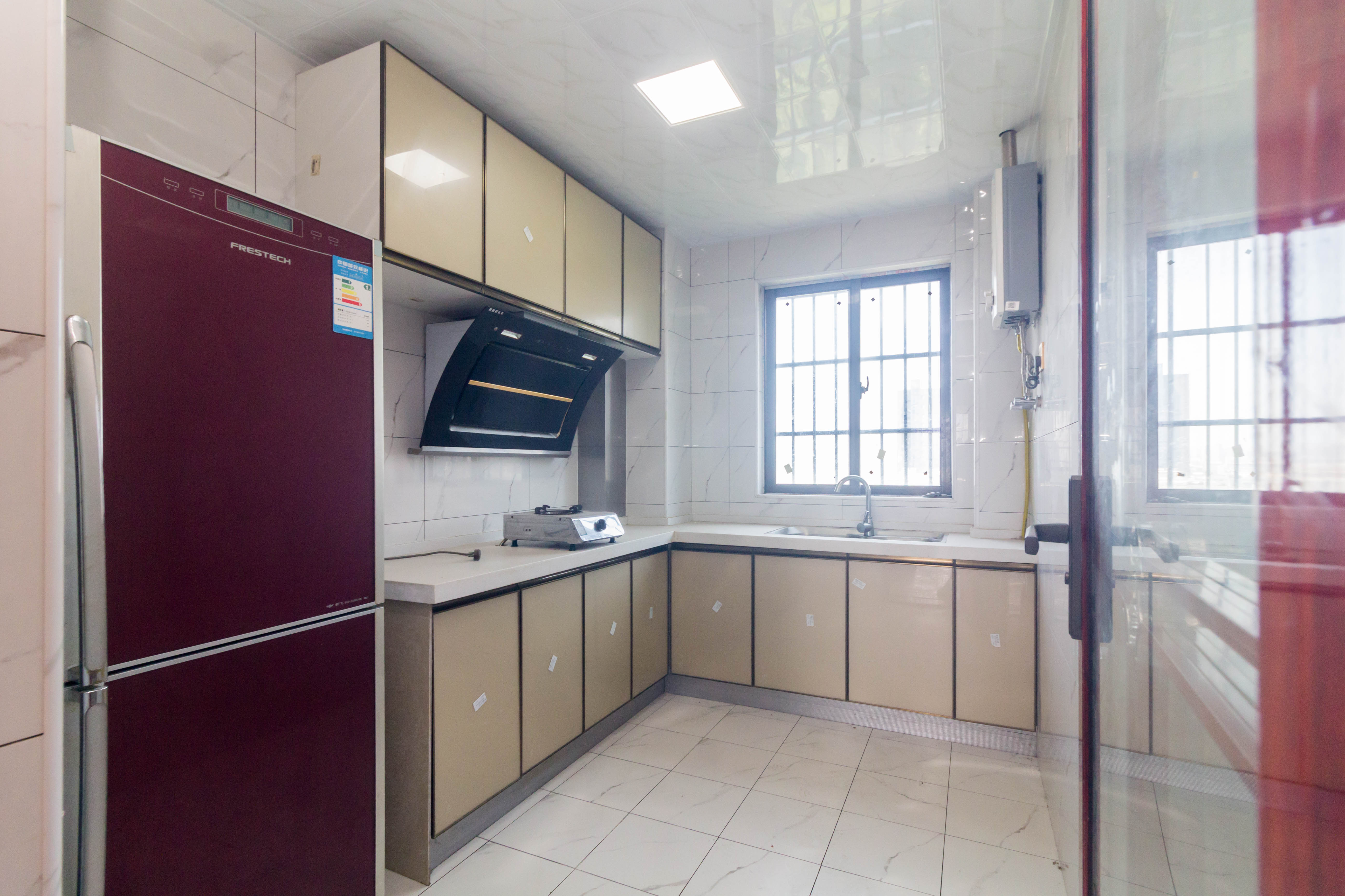 辉宏橄榄城 4室2厅2卫 85.0万 辉宏橄榄城 4室2厅2卫 85.0万厨房