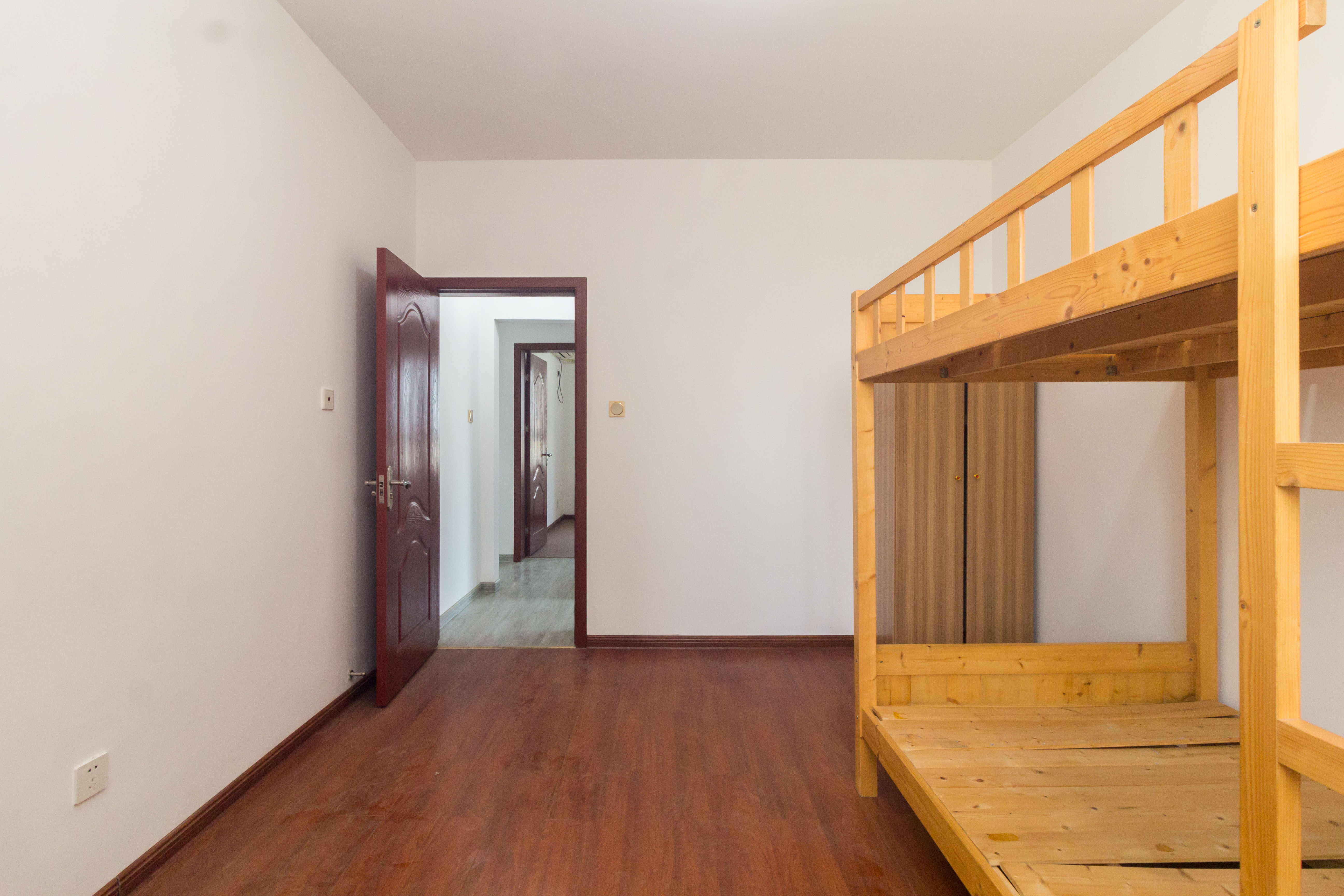 辉宏橄榄城 4室2厅2卫 85.0万 辉宏橄榄城 4室2厅2卫 85.0万卧室