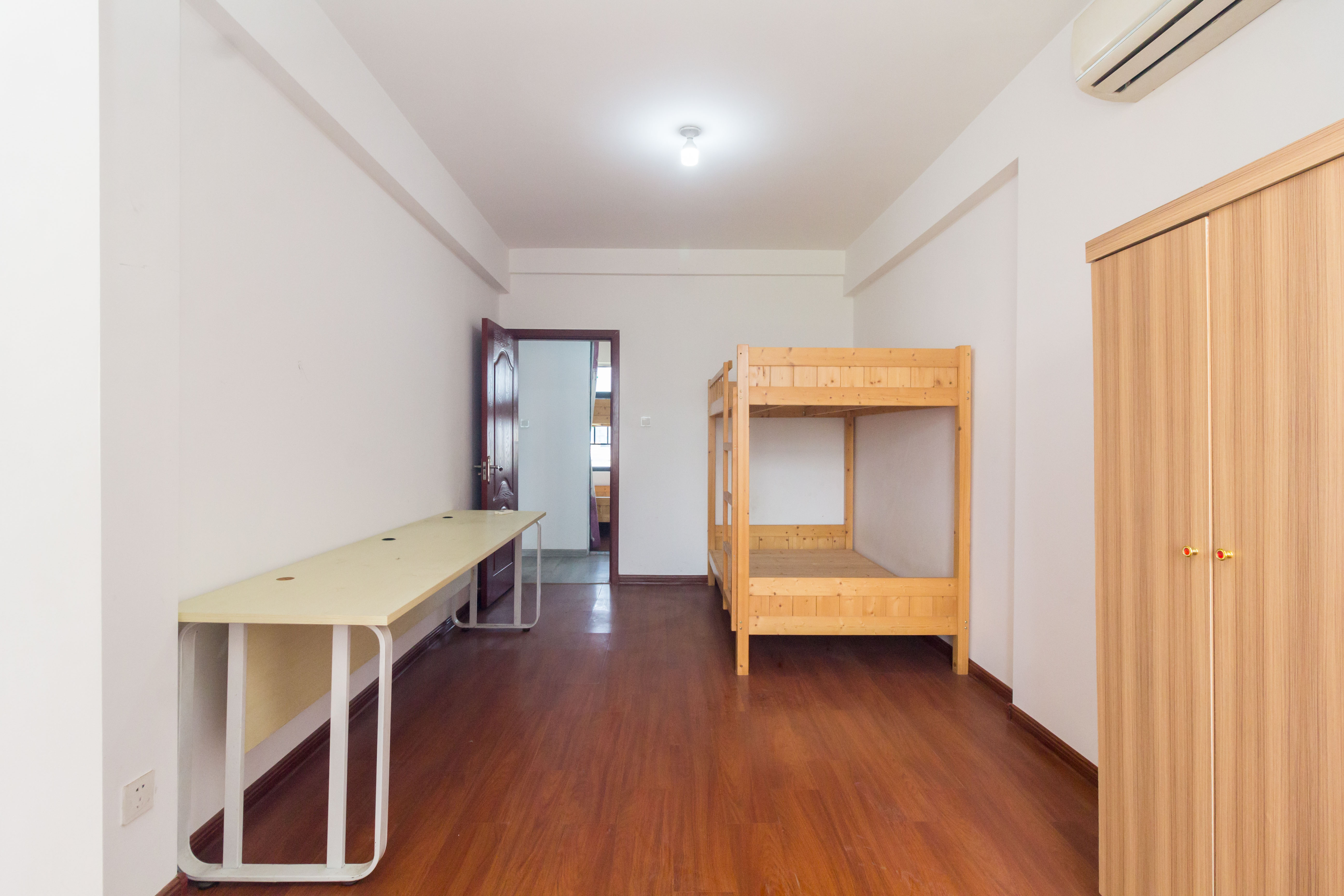 辉宏橄榄城 4室2厅2卫 85.0万 辉宏橄榄城 4室2厅2卫 85.0万卧室