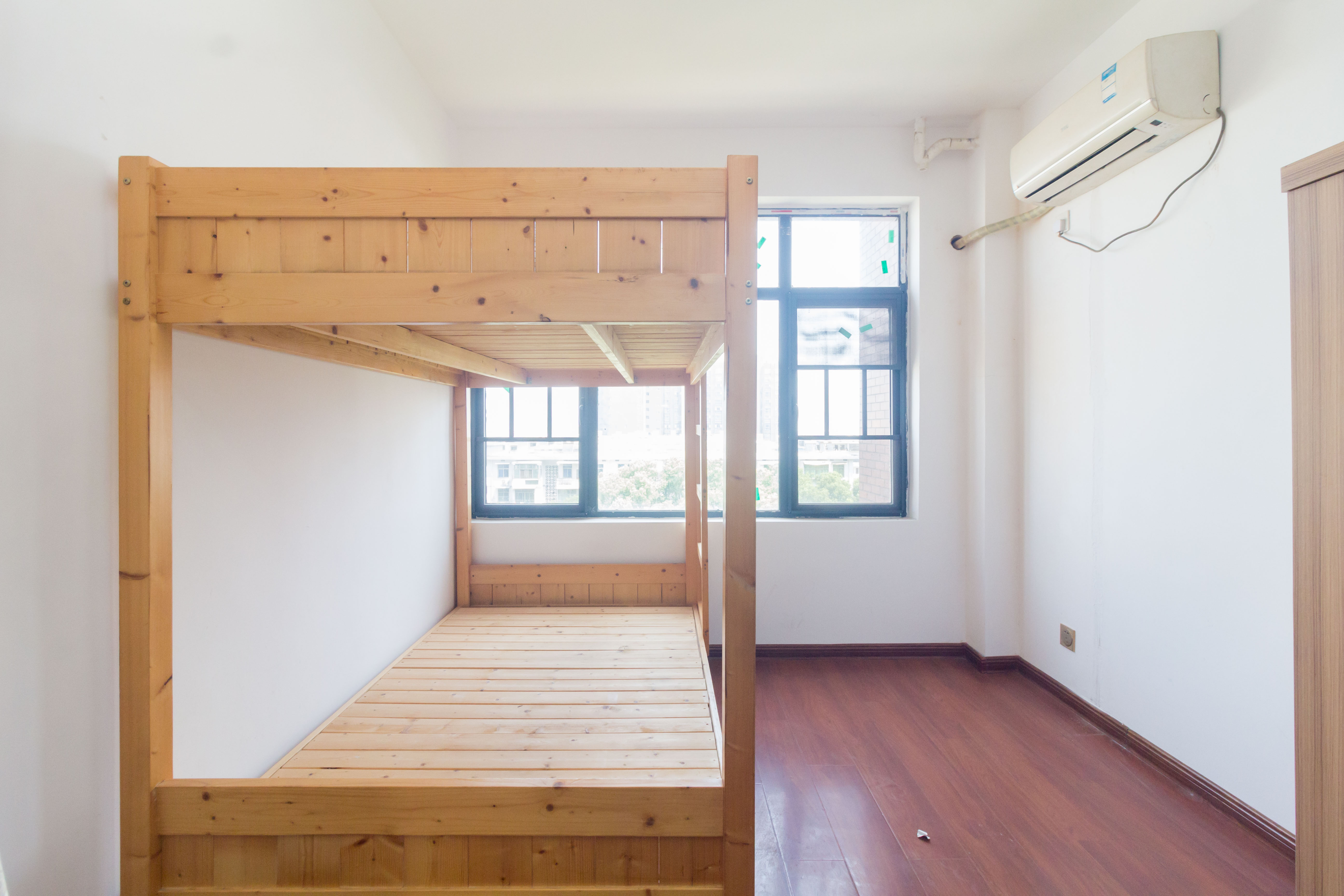 辉宏橄榄城 4室2厅2卫 85.0万 辉宏橄榄城 4室2厅2卫 85.0万卧室