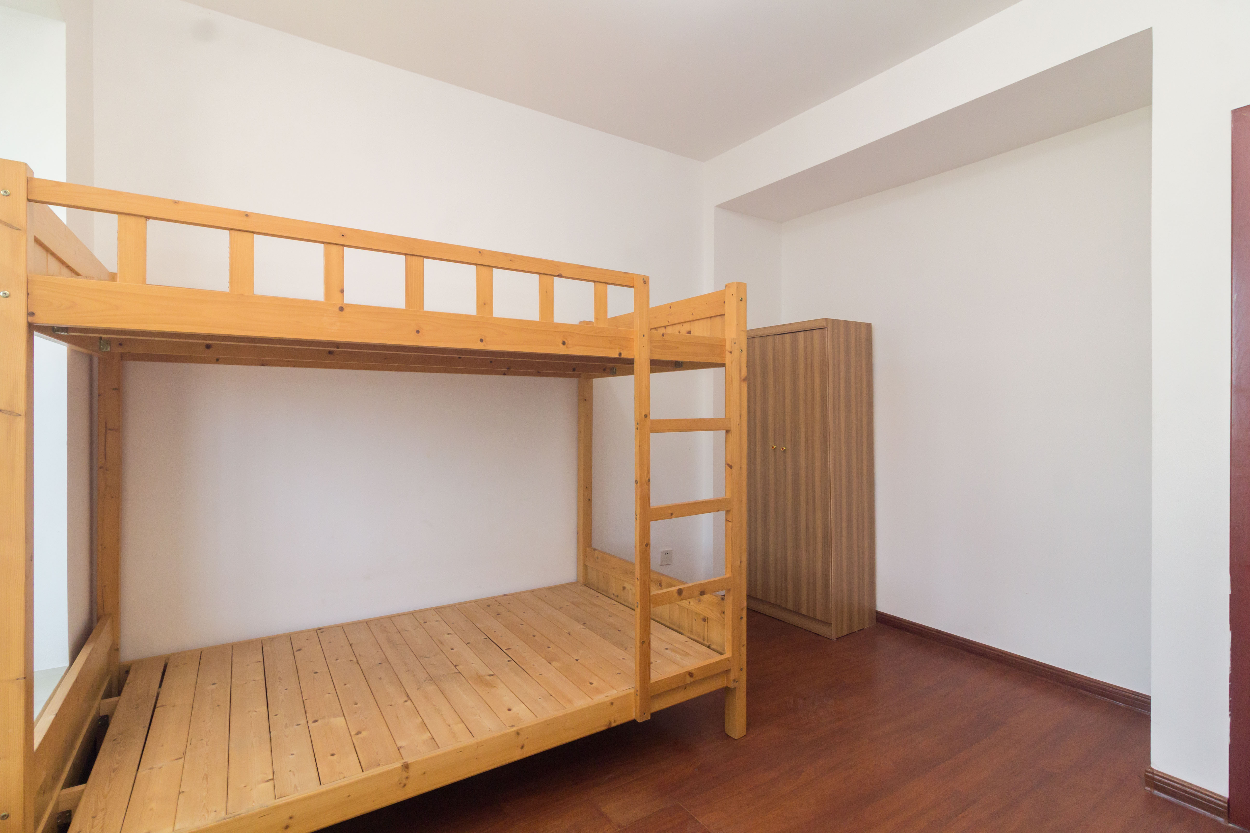 辉宏橄榄城 4室2厅2卫 85.0万 辉宏橄榄城 4室2厅2卫 85.0万卧室