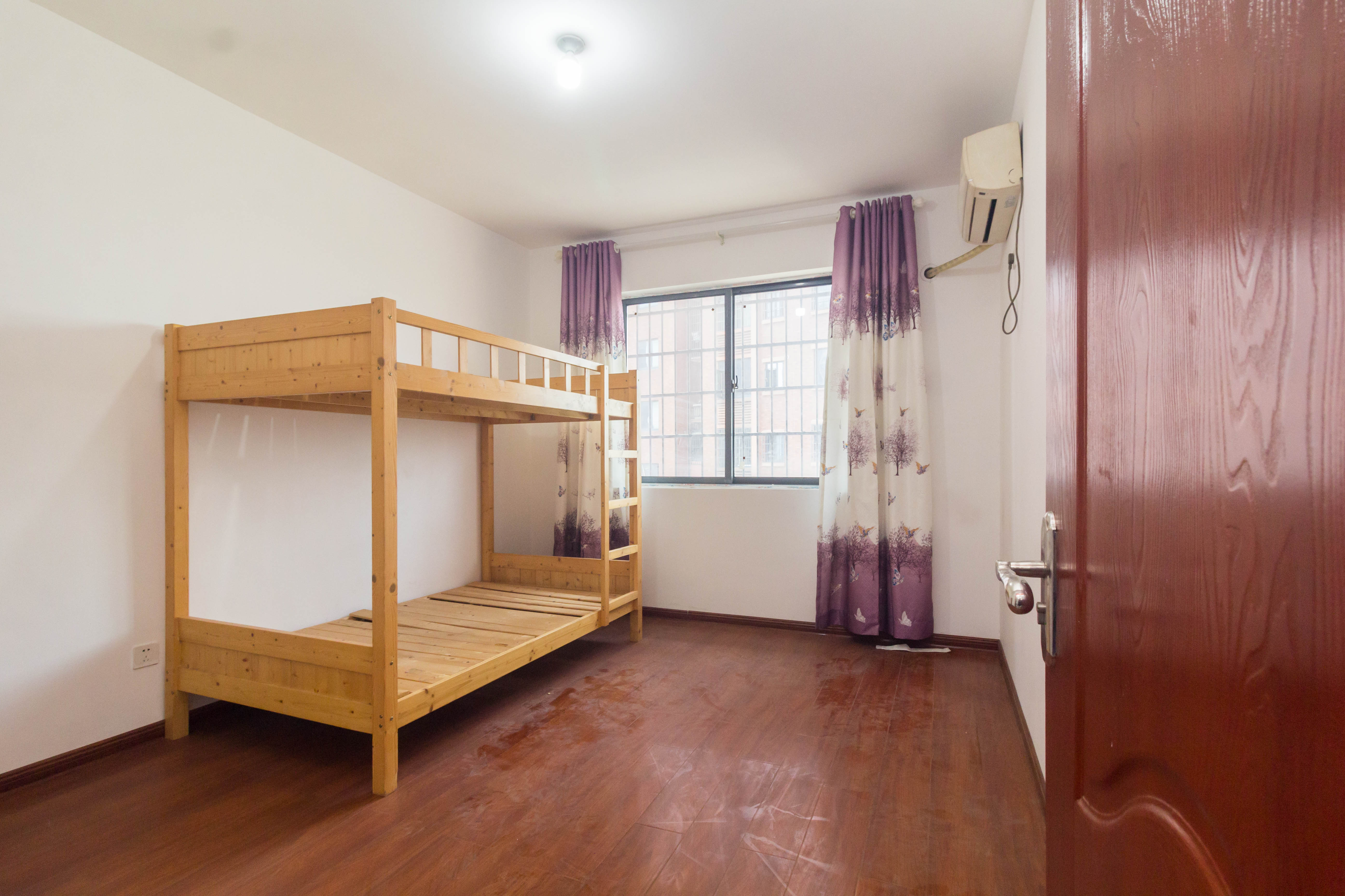 辉宏橄榄城 4室2厅2卫 85.0万 辉宏橄榄城 4室2厅2卫 85.0万卧室