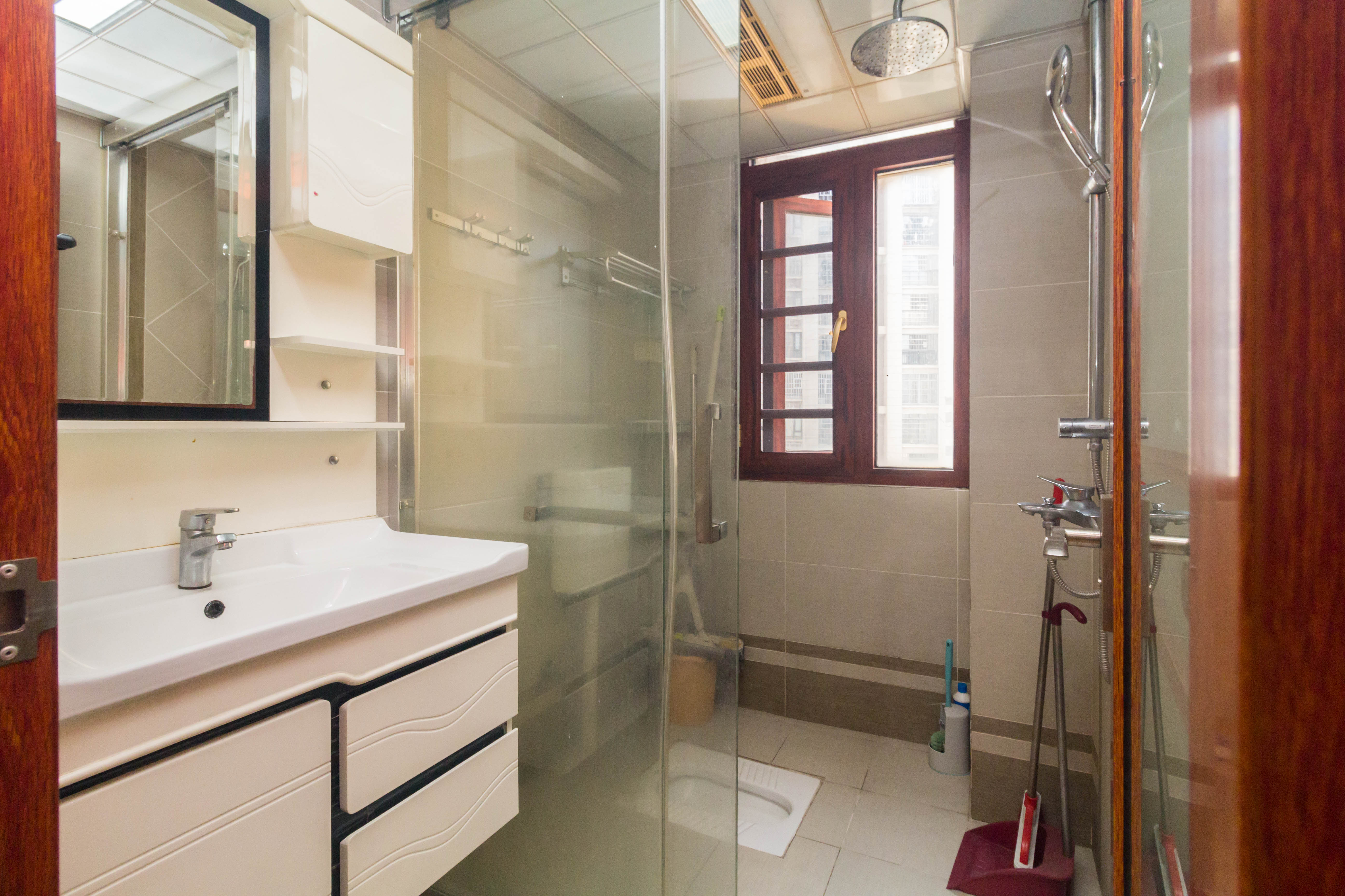 波隆城市花园 4室2厅2卫 105.0万 波隆城市花园 4室2厅2卫 105.0万卫生间