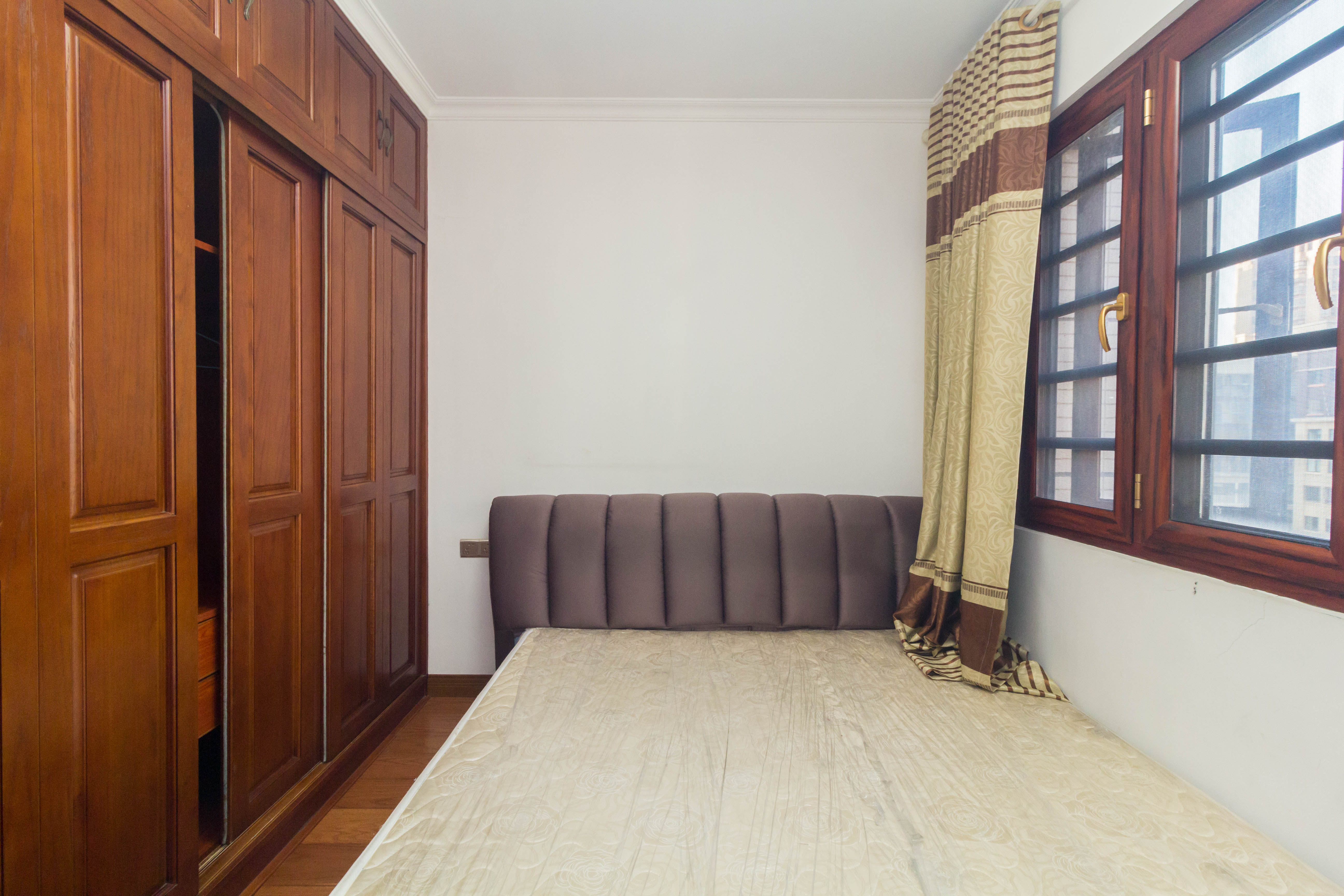 波隆城市花园 4室2厅2卫 105.0万 波隆城市花园 4室2厅2卫 105.0万卧室