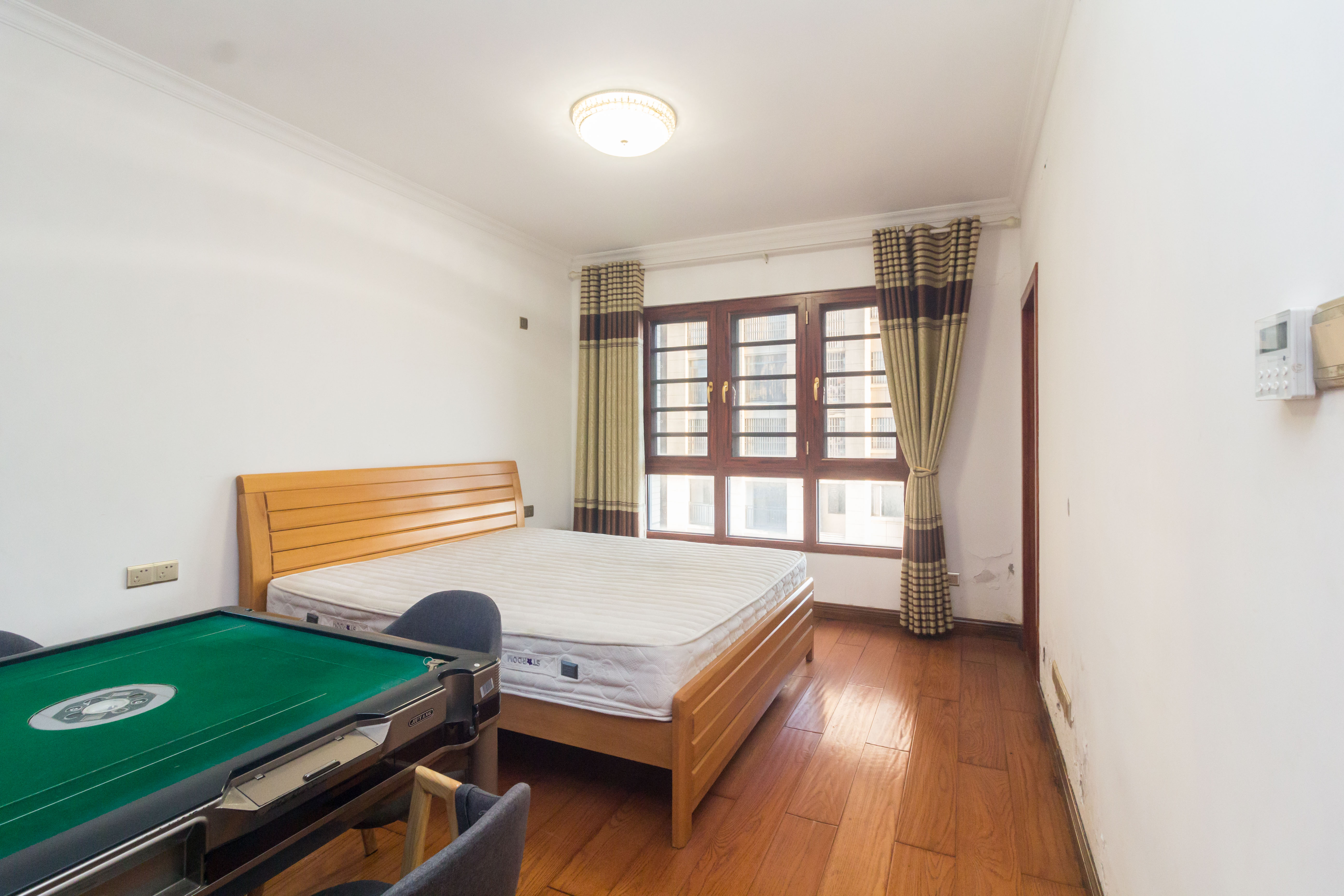 波隆城市花园 4室2厅2卫 105.0万 波隆城市花园 4室2厅2卫 105.0万卧室