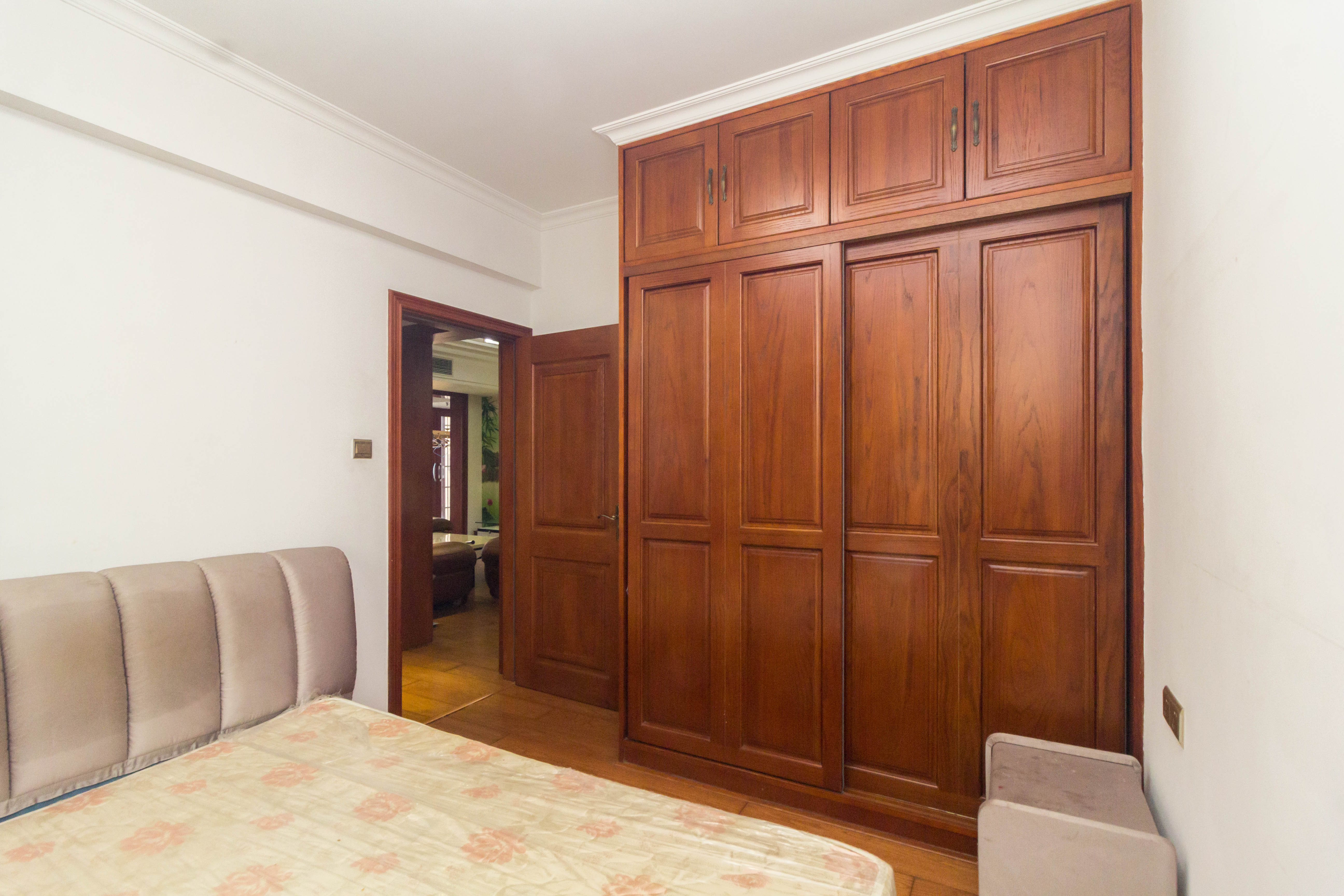 波隆城市花园 4室2厅2卫 105.0万 波隆城市花园 4室2厅2卫 105.0万卧室