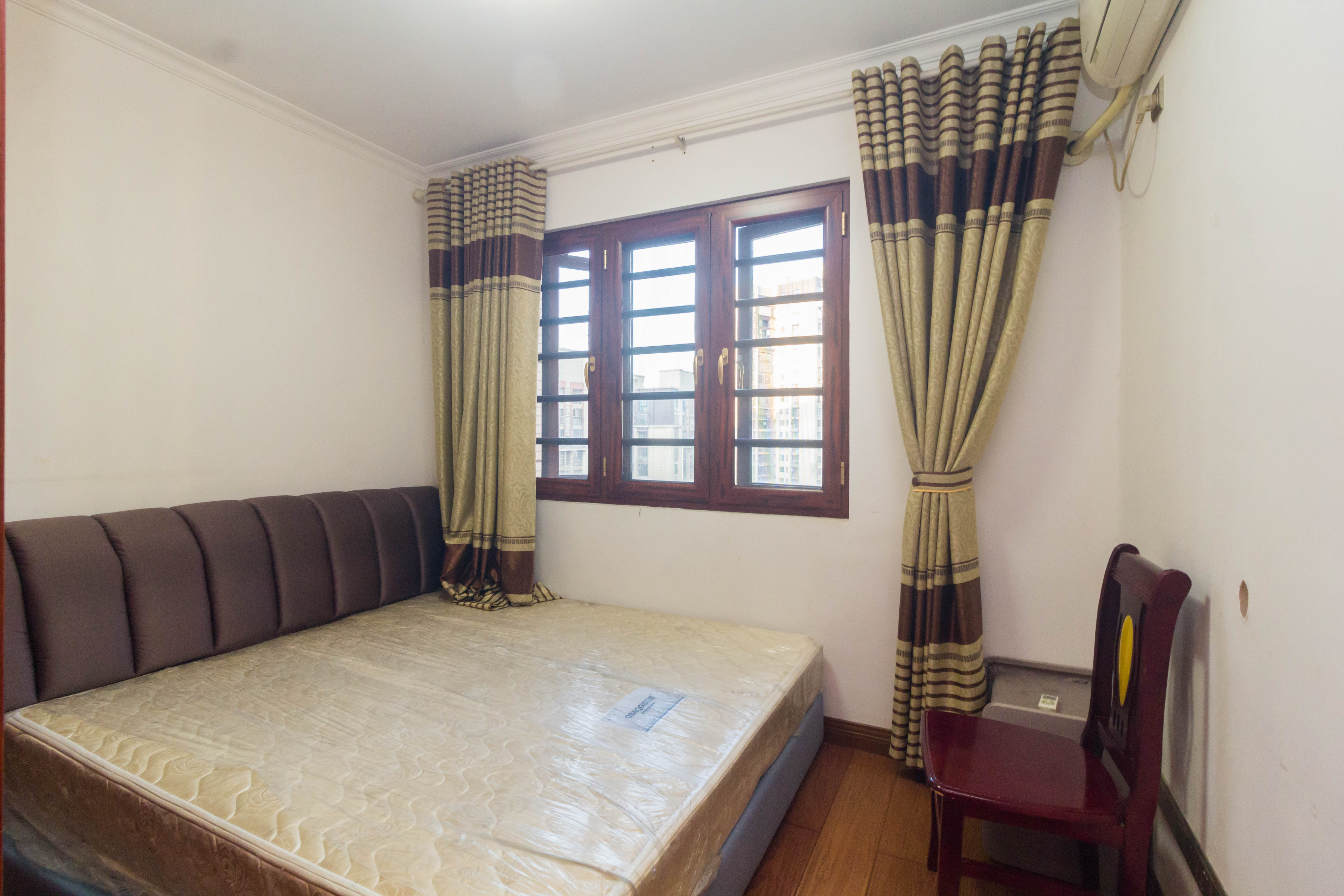 波隆城市花园 4室2厅2卫 105.0万 波隆城市花园 4室2厅2卫 105.0万卧室