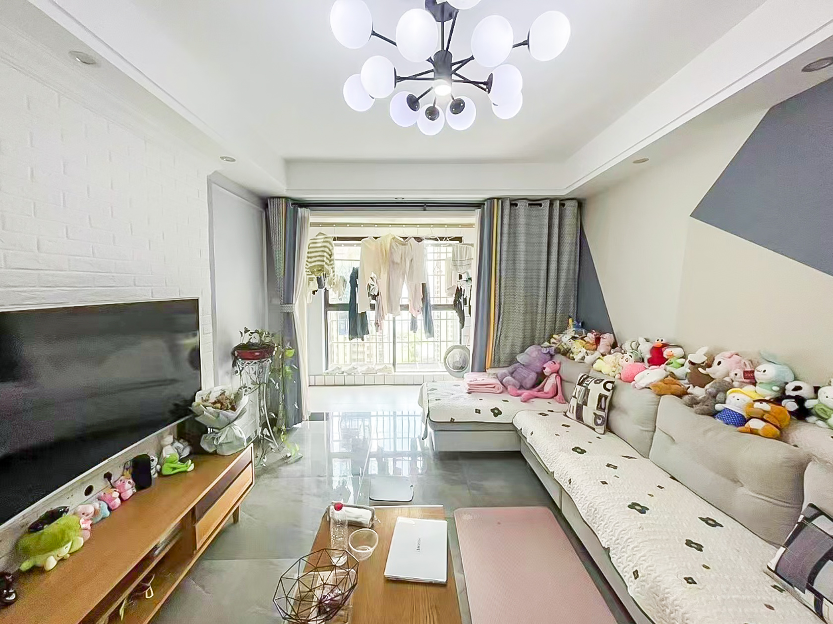 金科时代中心  3室1厅1卫    75.8万 金科时代中心  3室1厅1卫    75.8万客厅