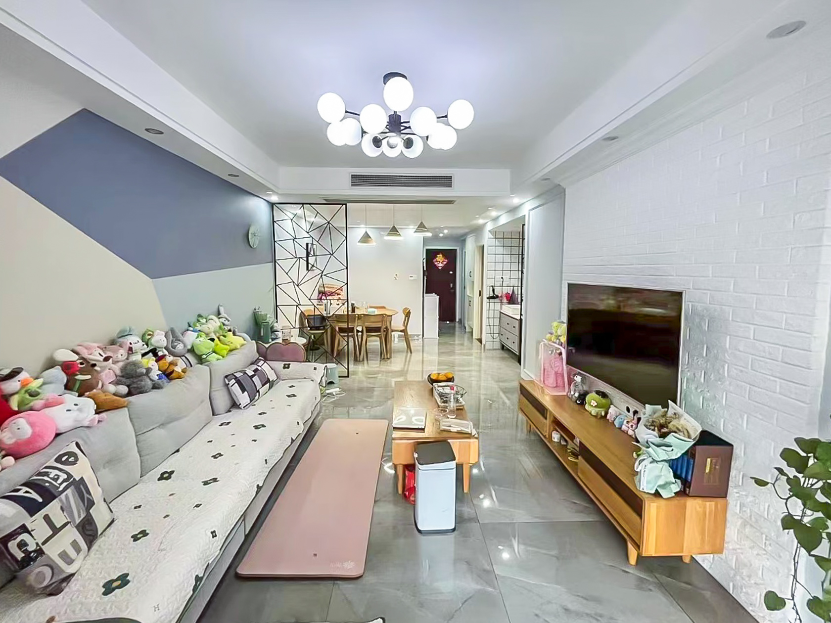 金科时代中心  3室1厅1卫    75.8万 金科时代中心  3室1厅1卫    75.8万客厅