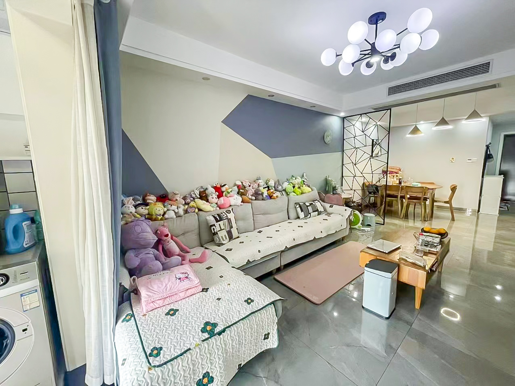 金科时代中心  3室1厅1卫    75.8万 金科时代中心  3室1厅1卫    75.8万客厅