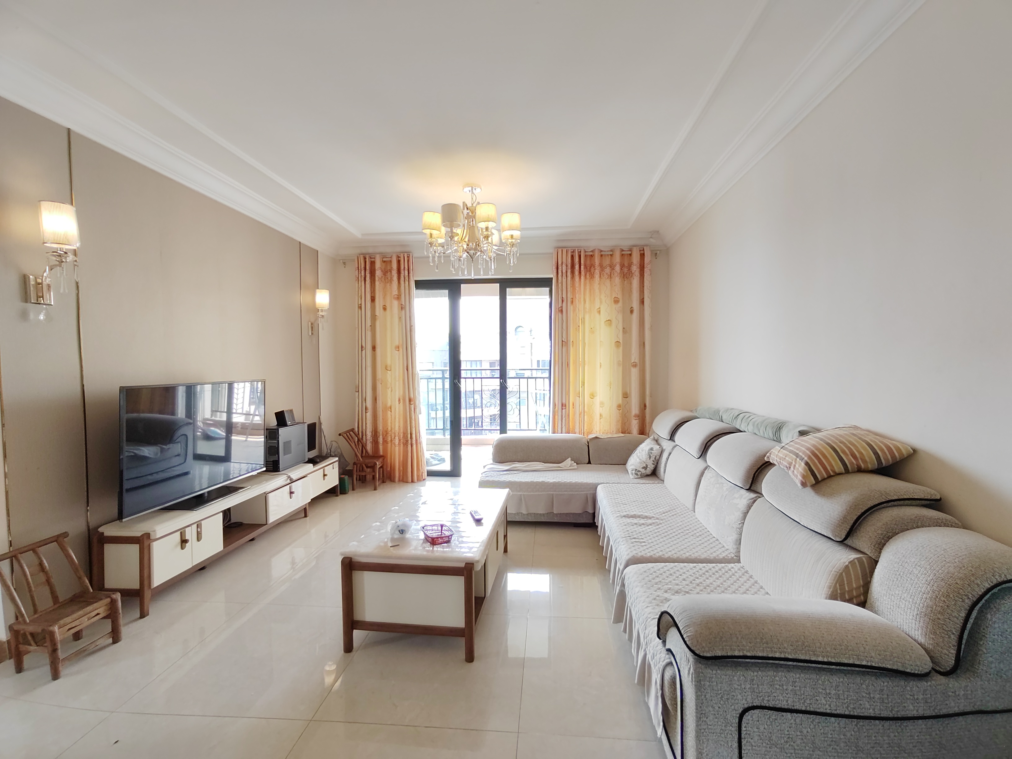 恒大华府  3室2厅2卫    85.0万 恒大华府  3室2厅2卫    85.0万室内图