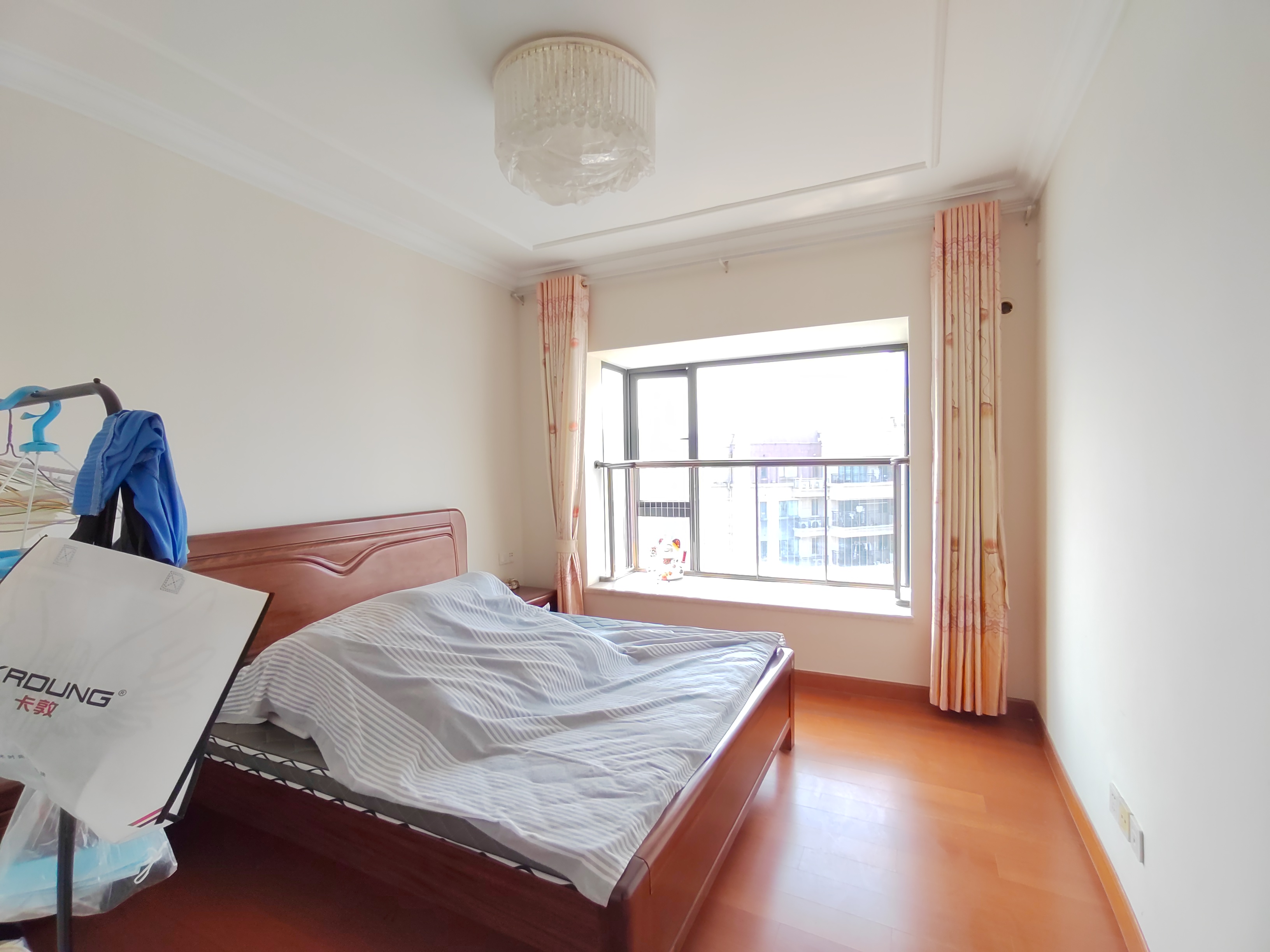 恒大华府  3室2厅2卫    85.0万 恒大华府  3室2厅2卫    85.0万室内图